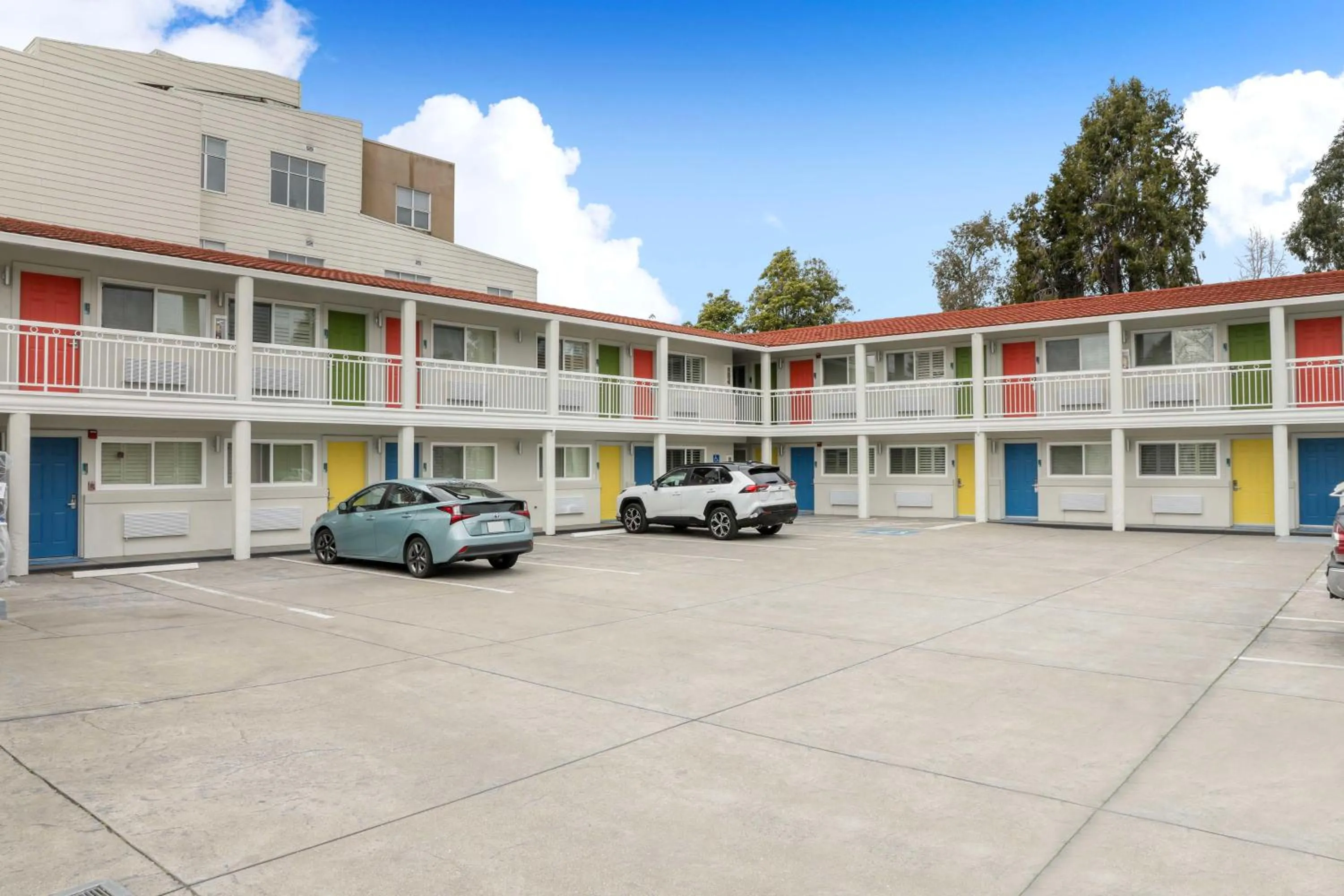 Property building in Signature Inn Berkeley