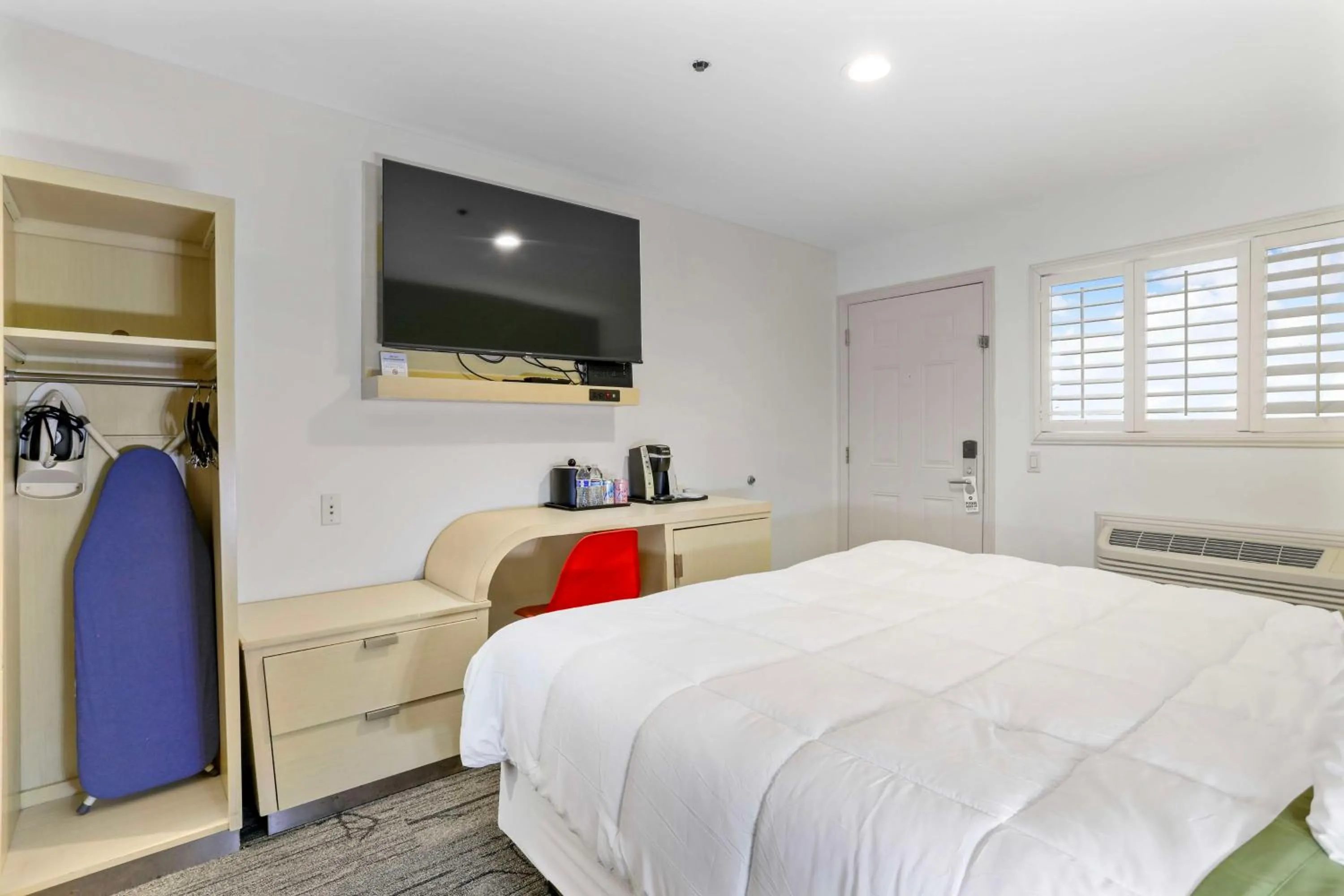 Bedroom in Signature Inn Berkeley