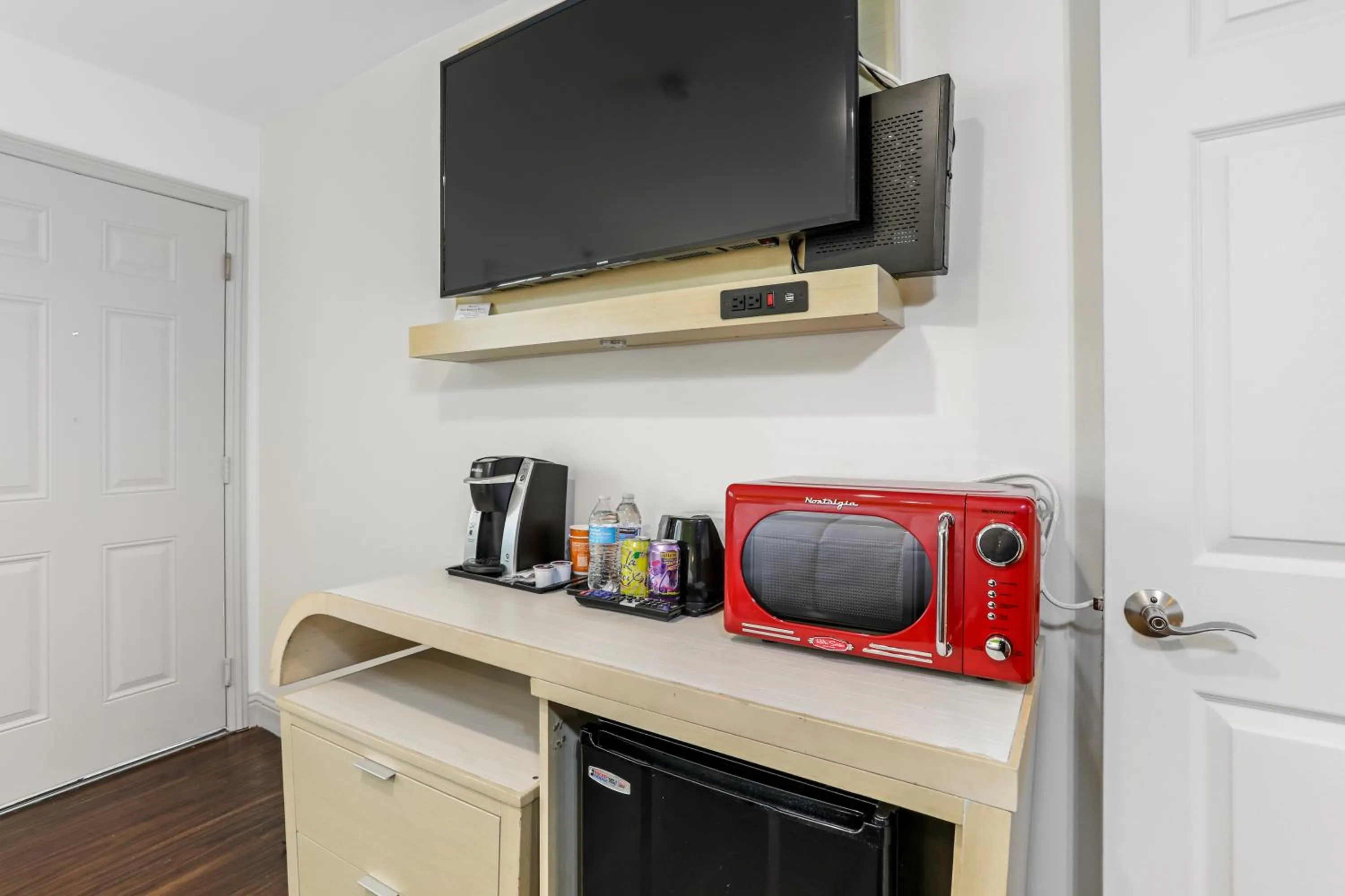 TV and multimedia in Signature Inn Berkeley