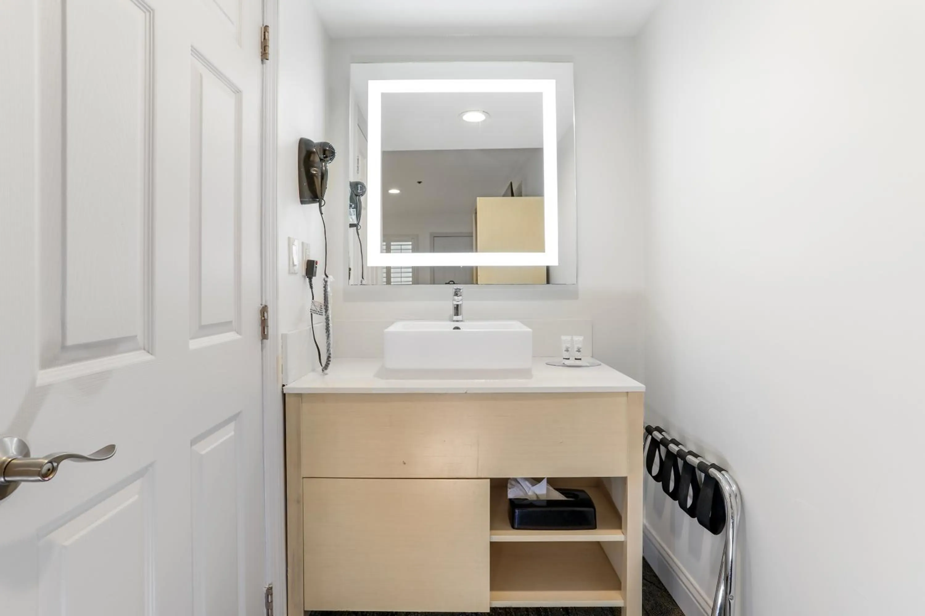 Bathroom in Signature Inn Berkeley