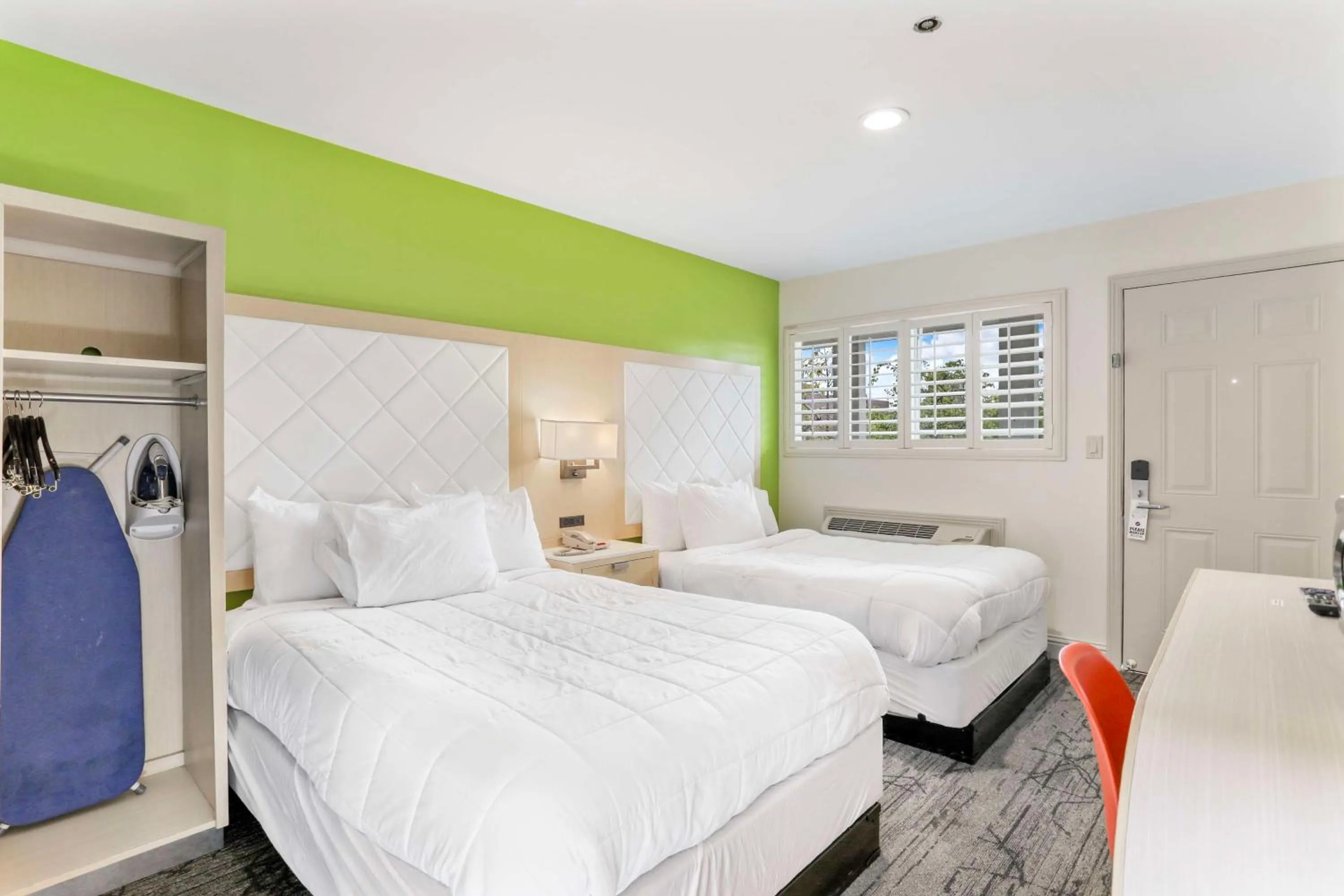 Bedroom in Signature Inn Berkeley