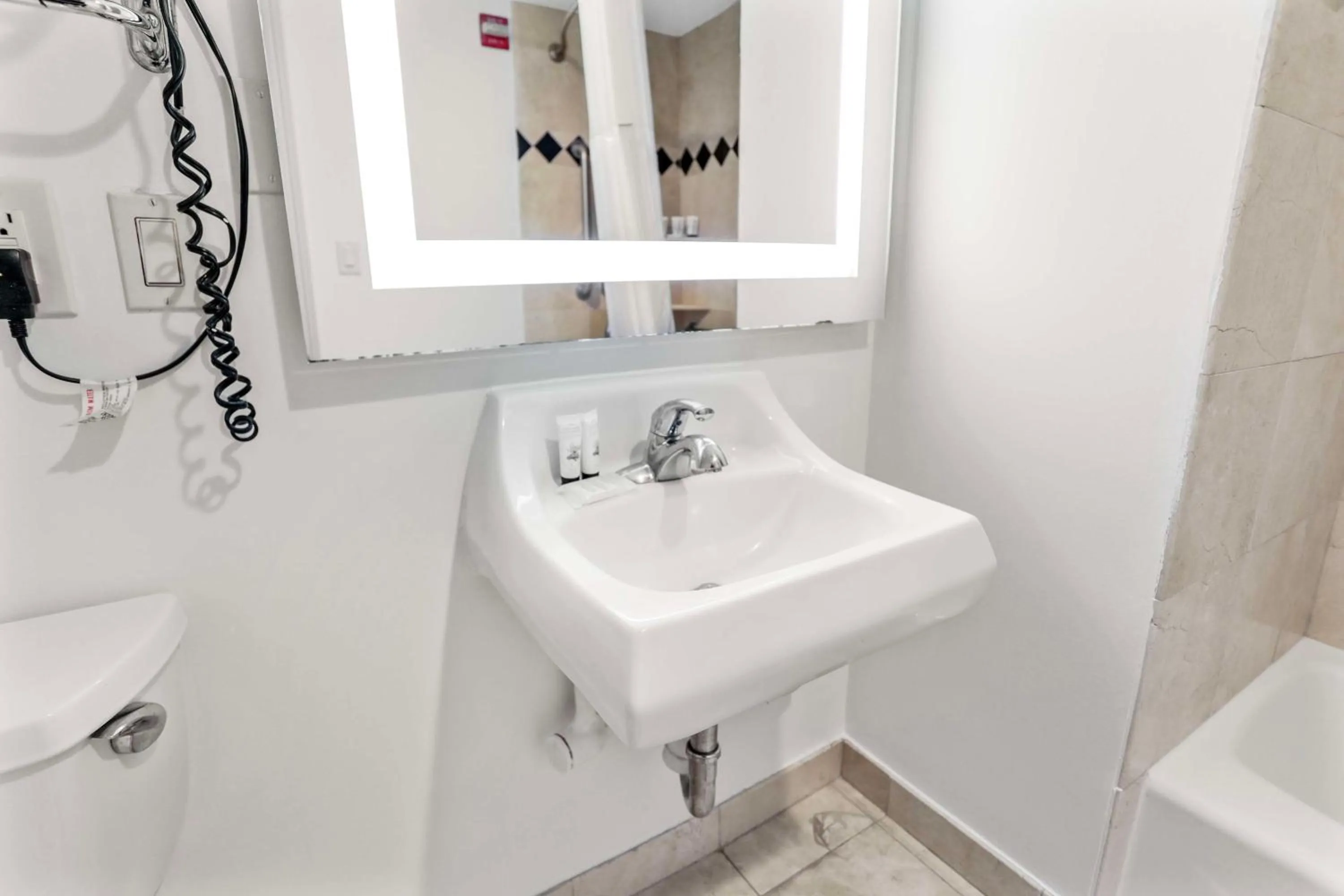 Bathroom in Signature Inn Berkeley