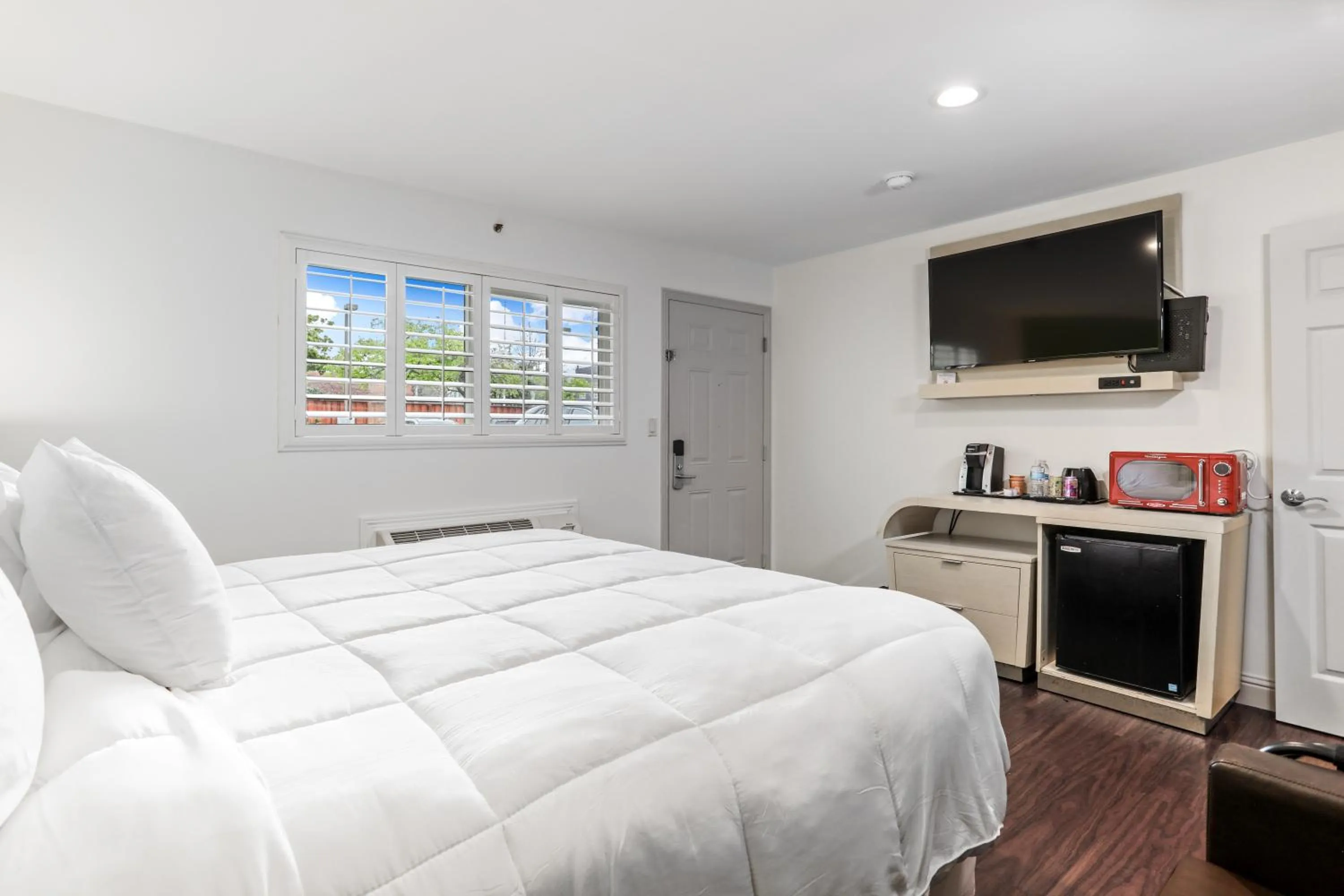 Bed in Signature Inn Berkeley