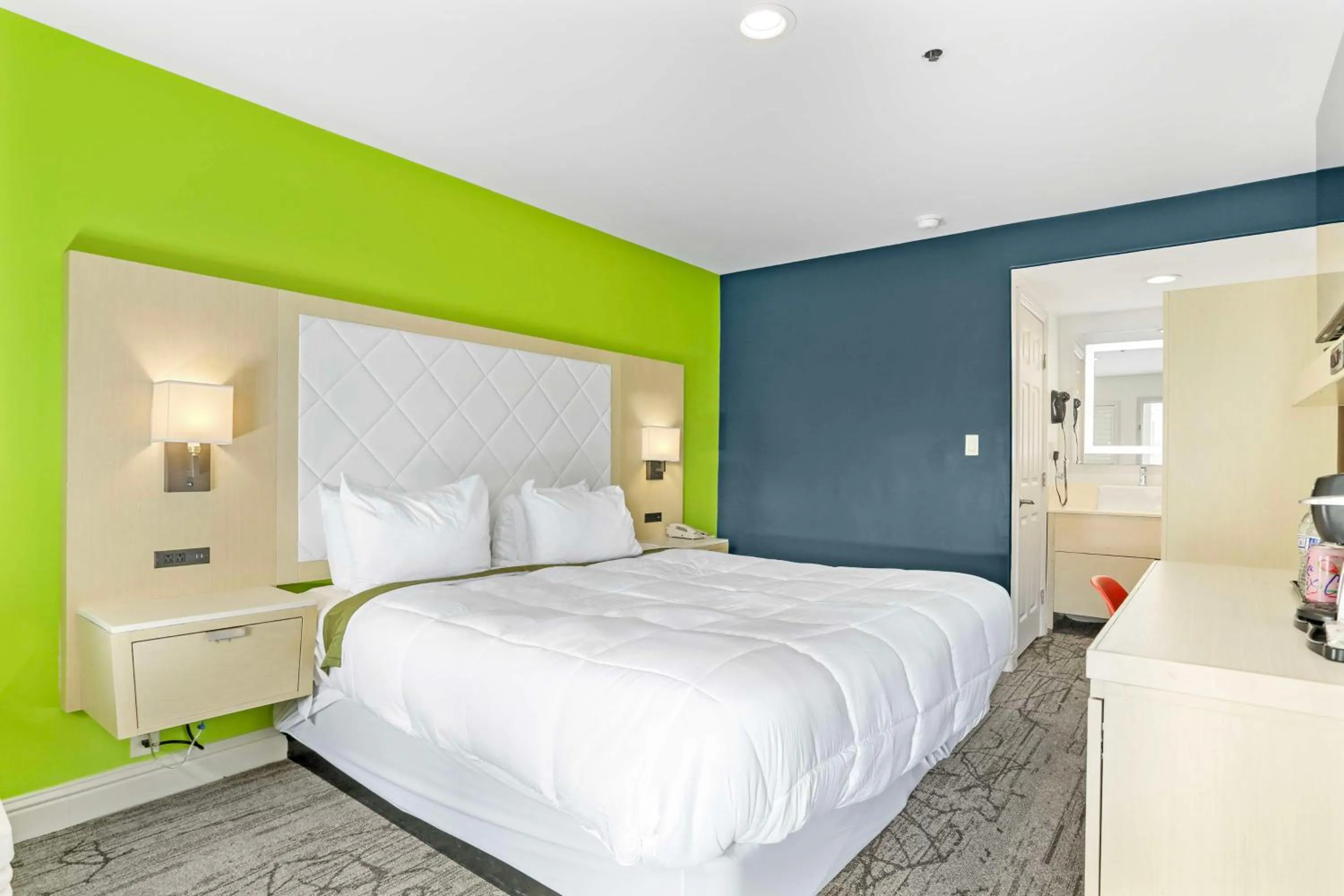 Bedroom in Signature Inn Berkeley