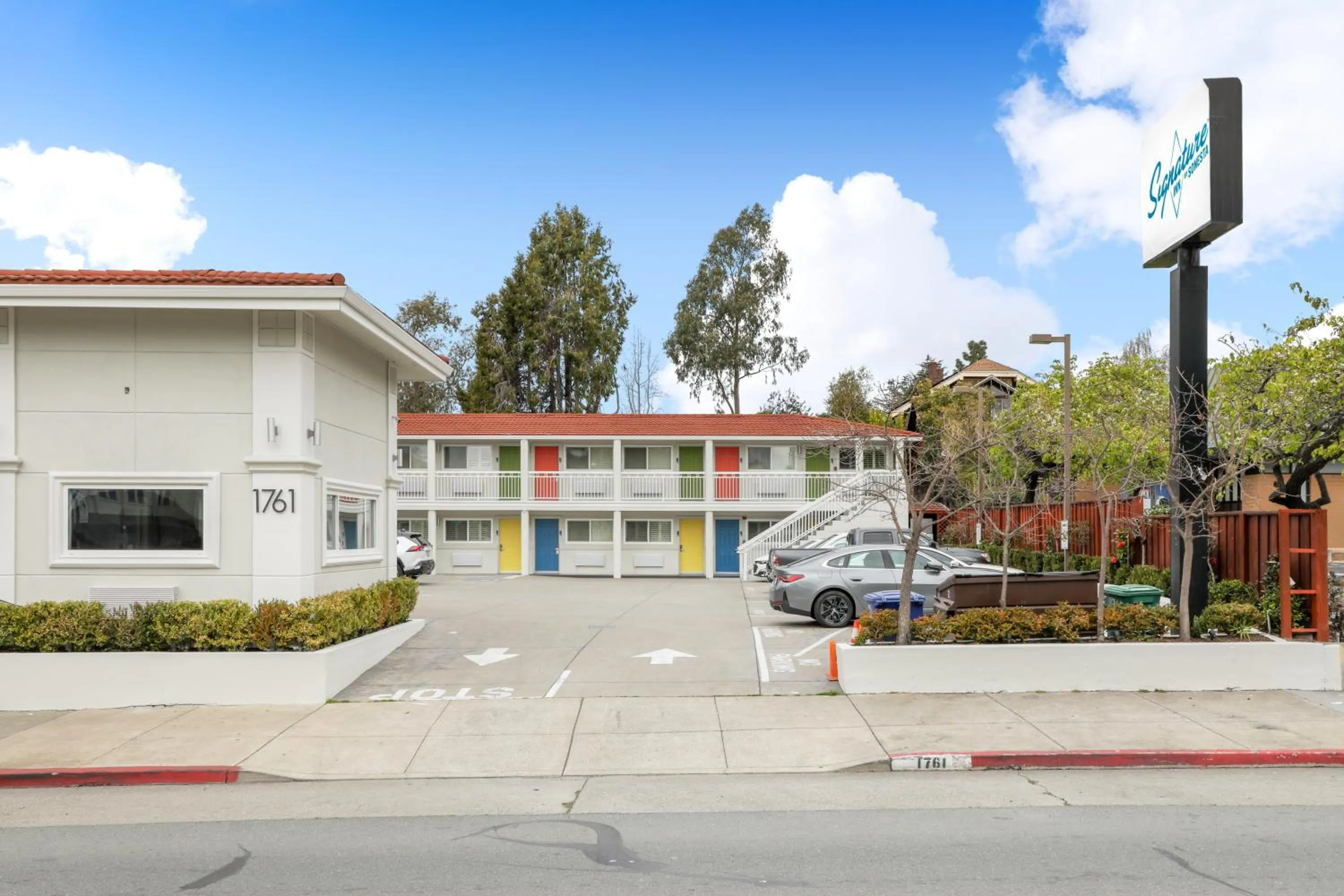 Property building in Signature Inn Berkeley