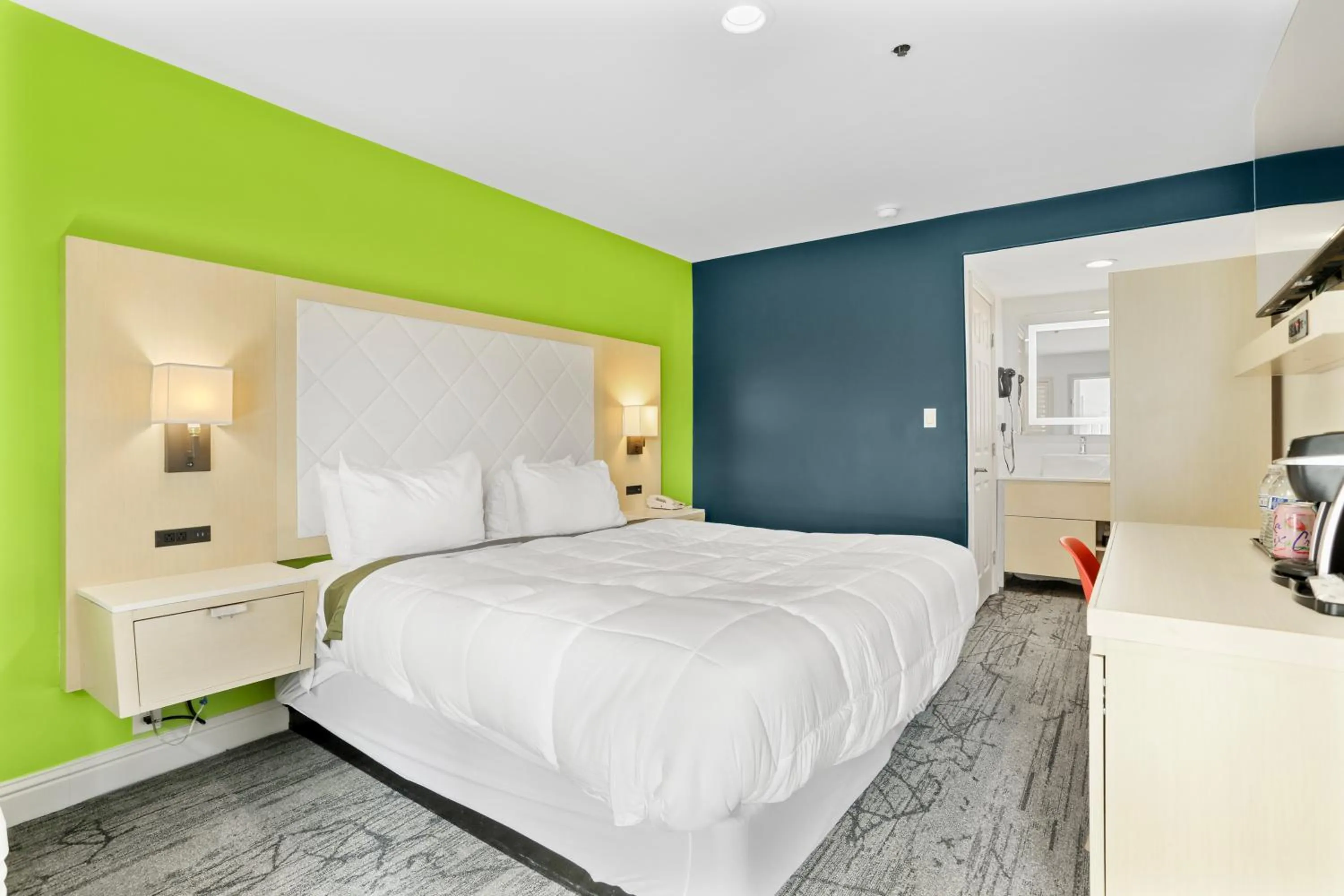 Bed in Signature Inn Berkeley