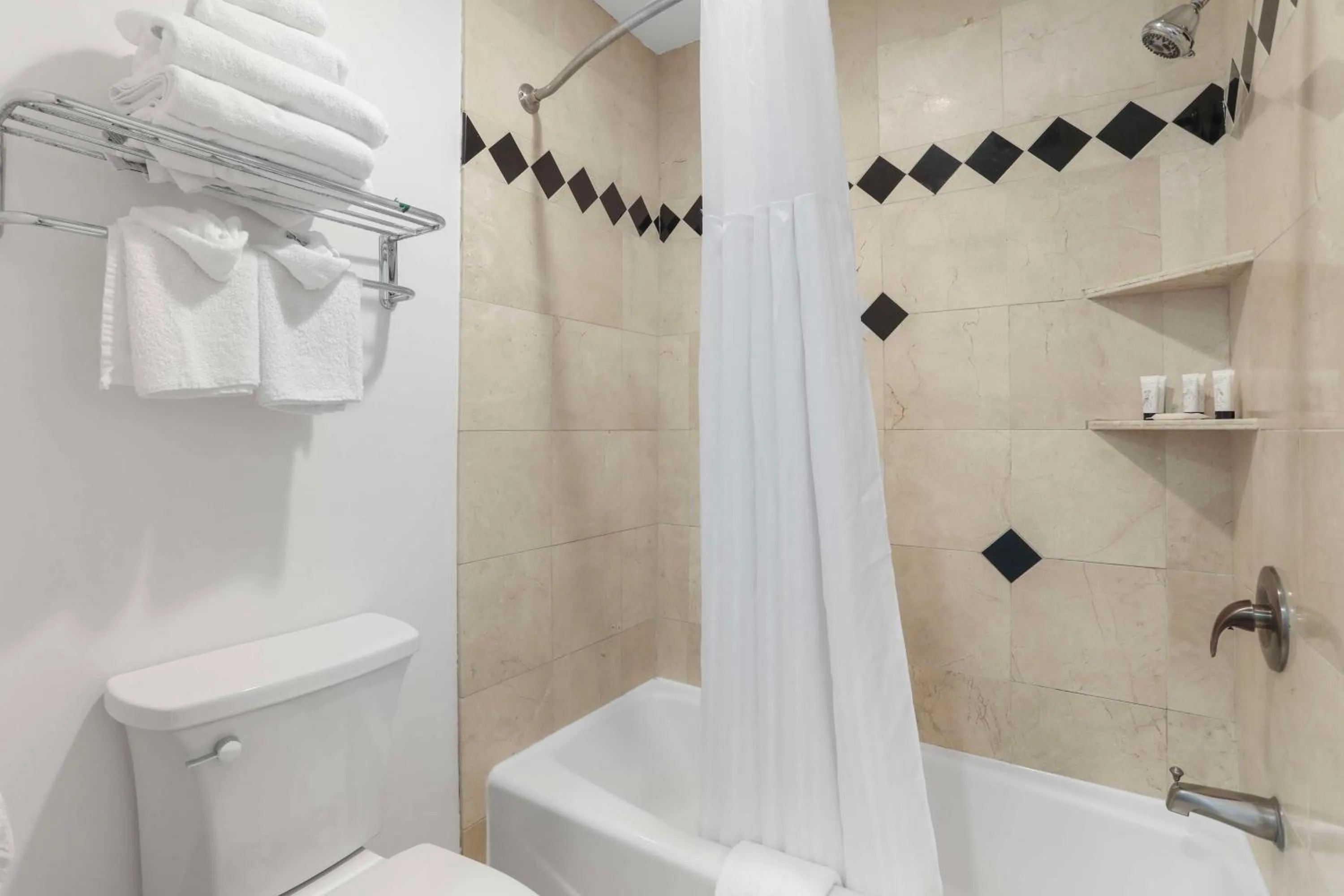 Bathroom in Signature Inn Berkeley