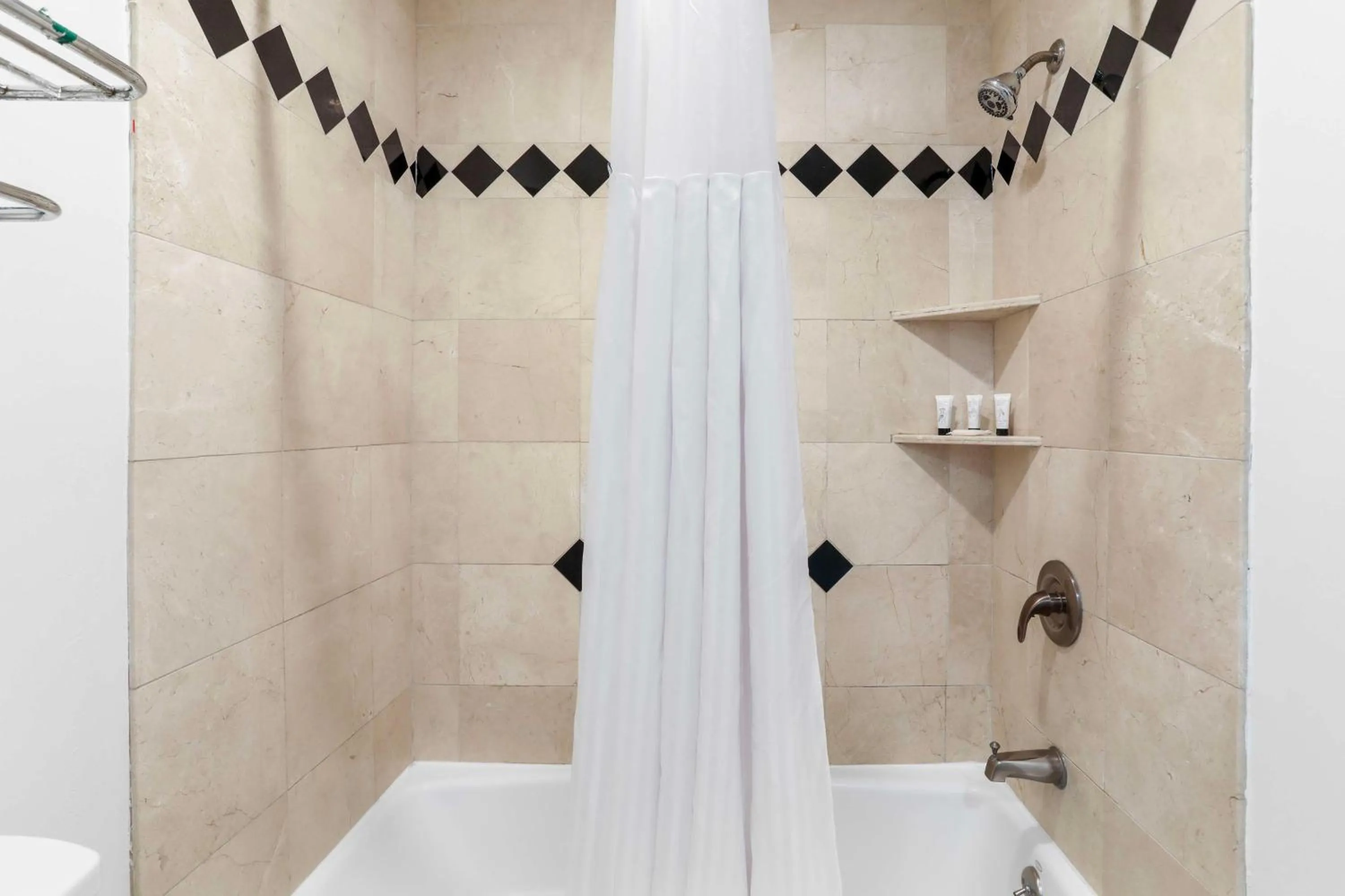 Bathroom in Signature Inn Berkeley