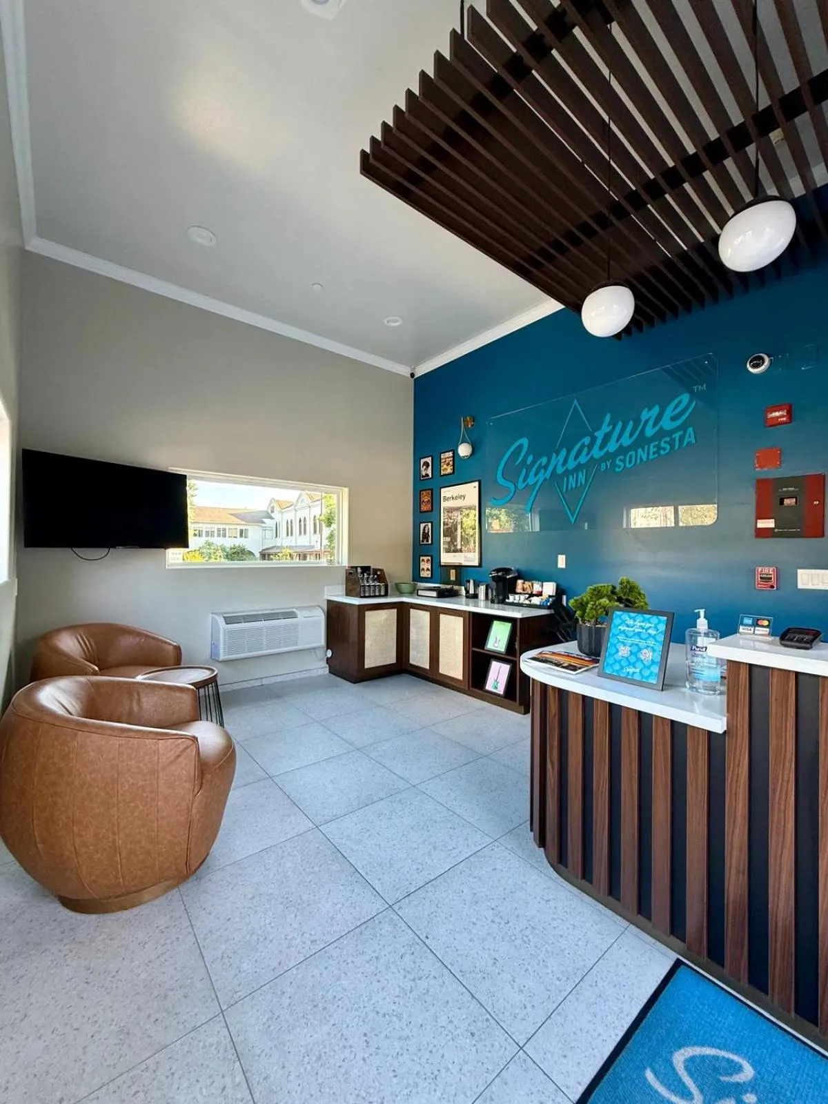 Property building in Signature Inn Berkeley