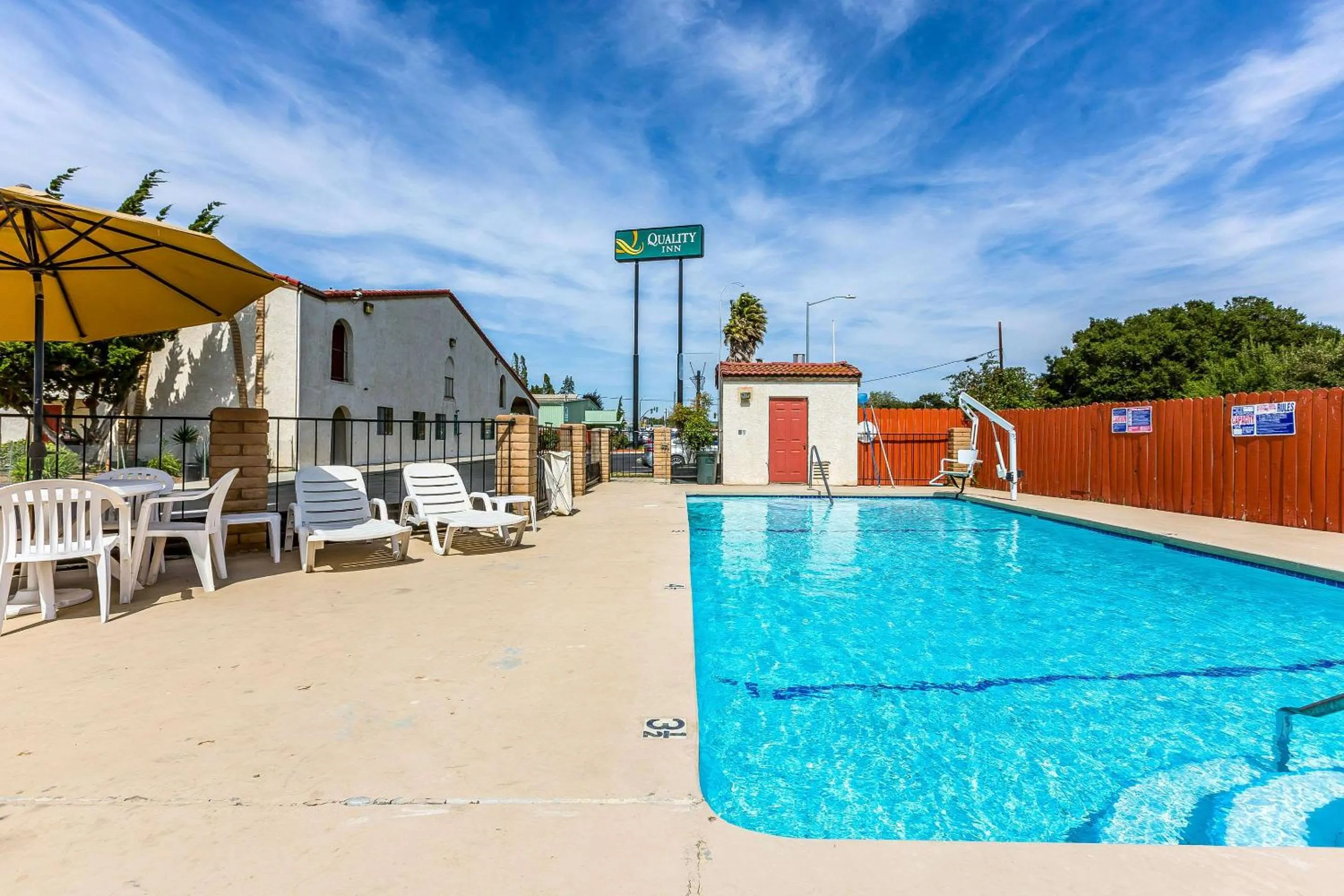 Swimming pool in Quality Inn Near Fort Hunter Liggett