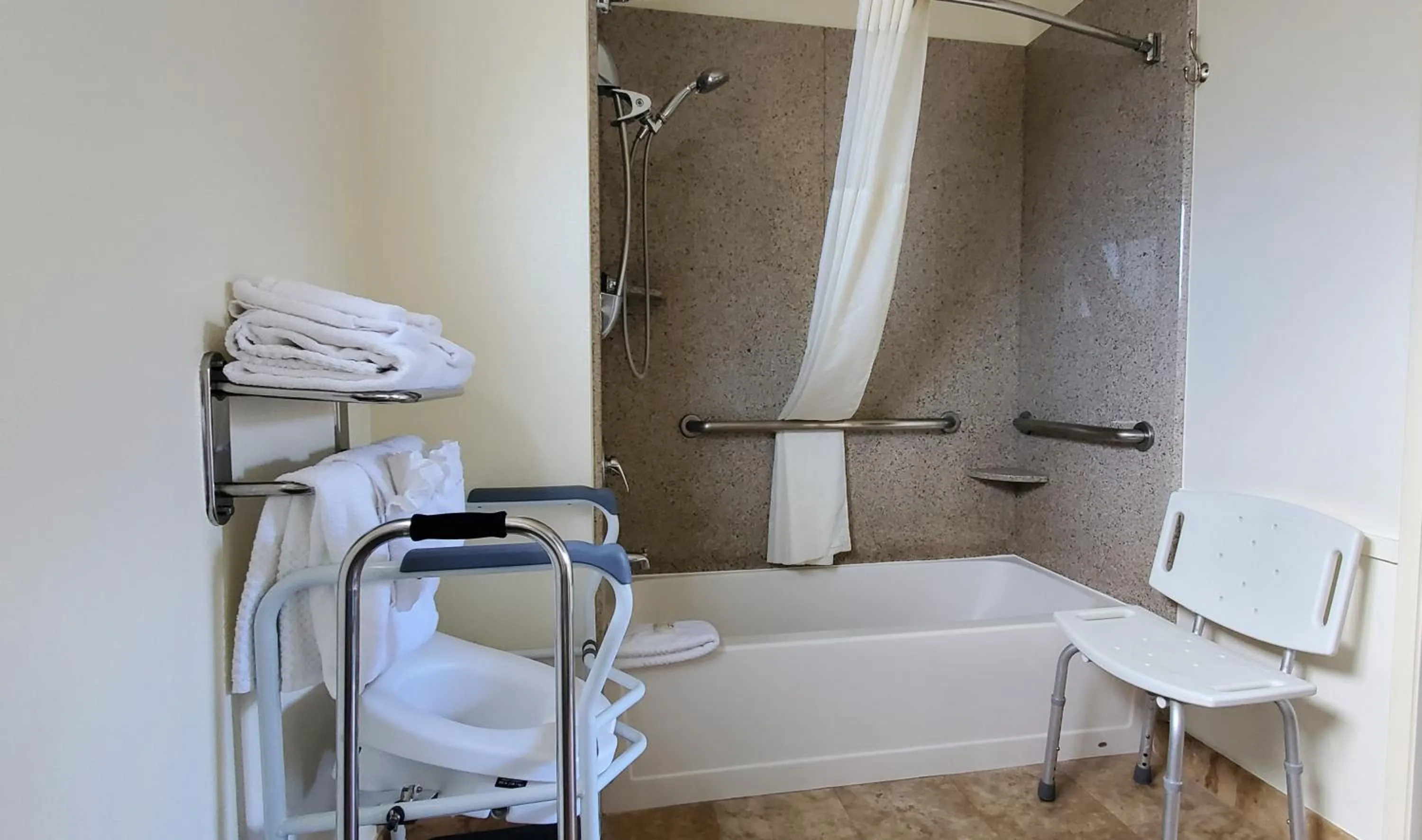 acessibility in Quality Inn & Suites Anaheim at the Park