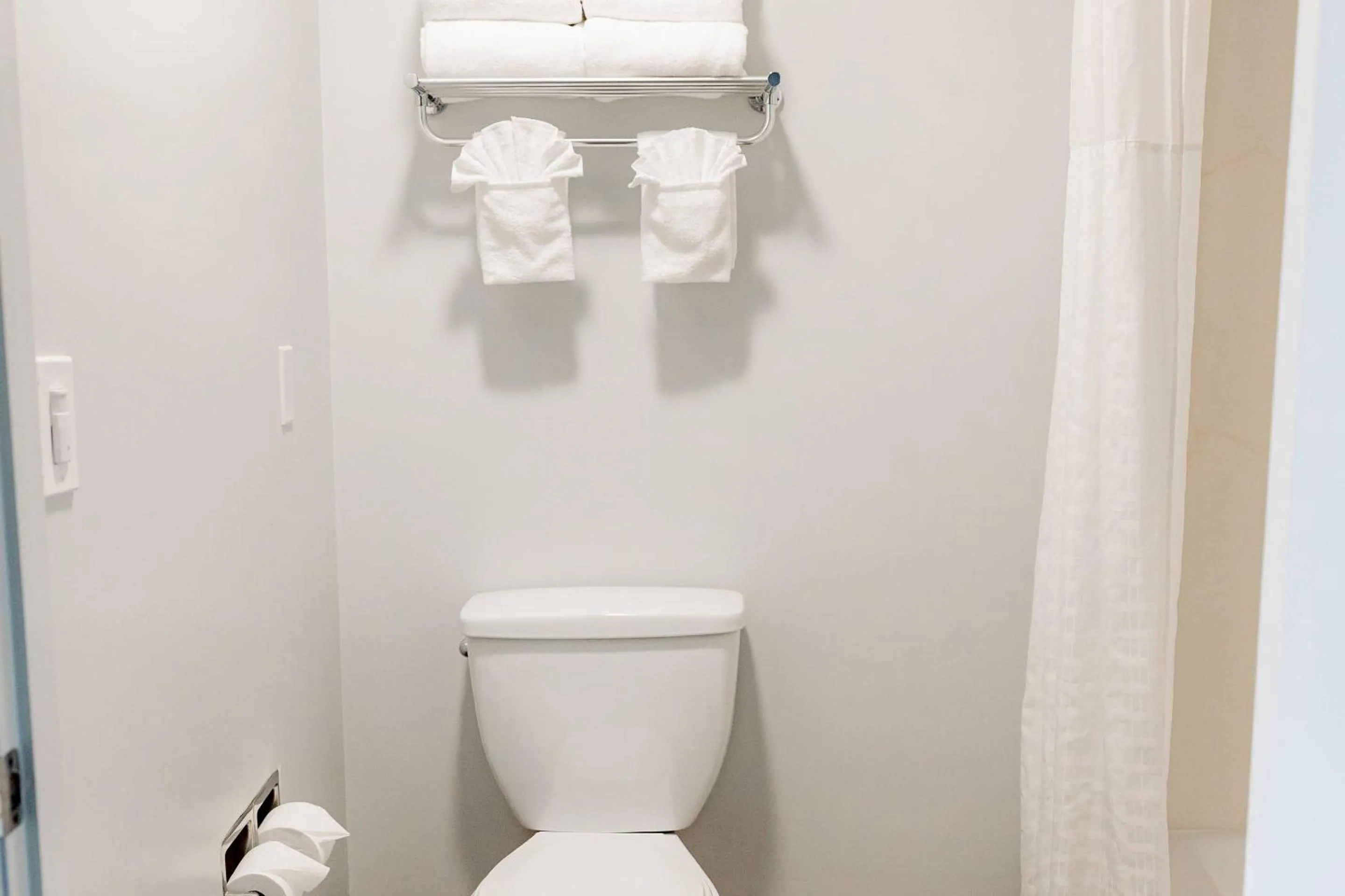 Bedroom in Quality Inn & Suites Lathrop