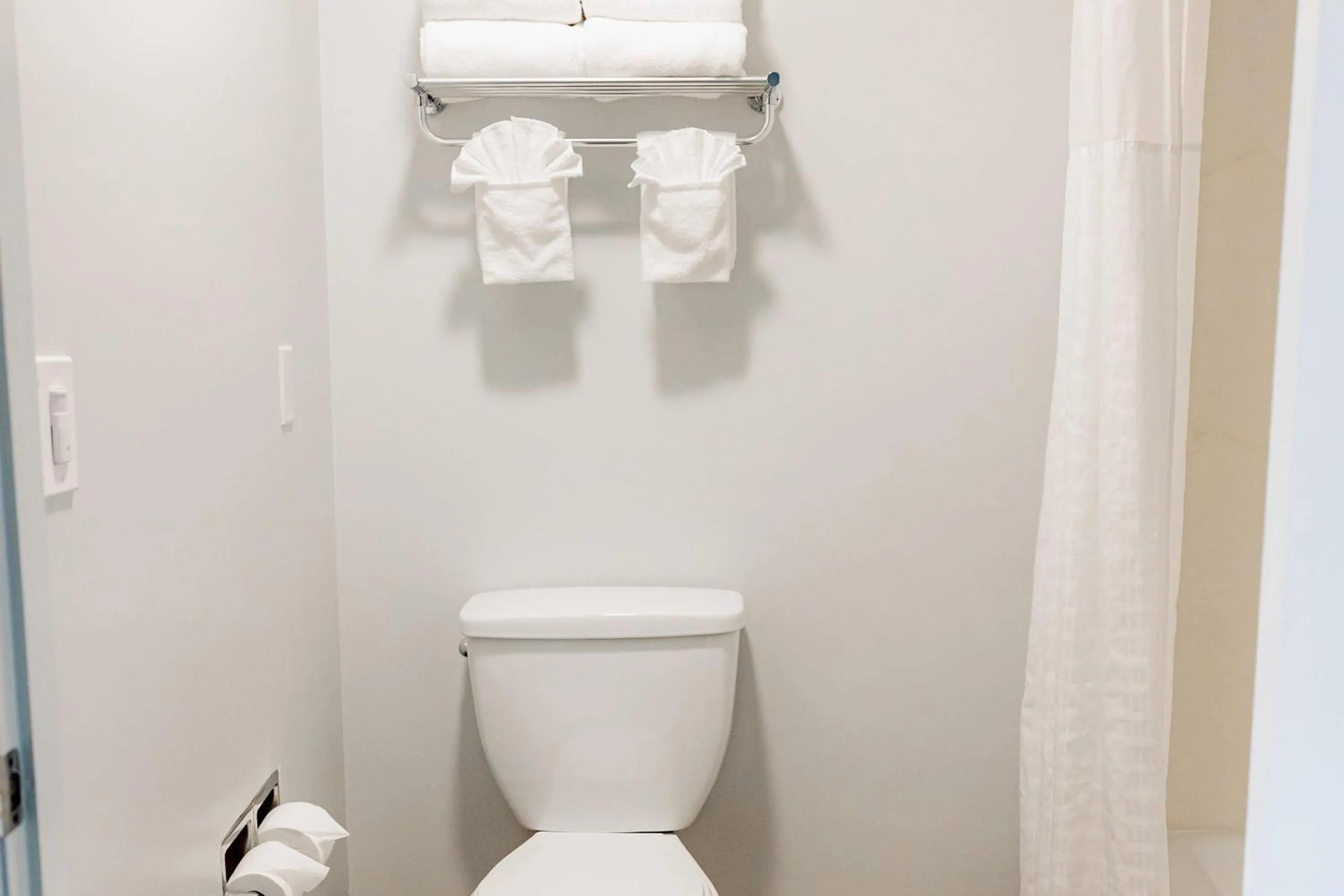 Bedroom in Quality Inn & Suites Lathrop