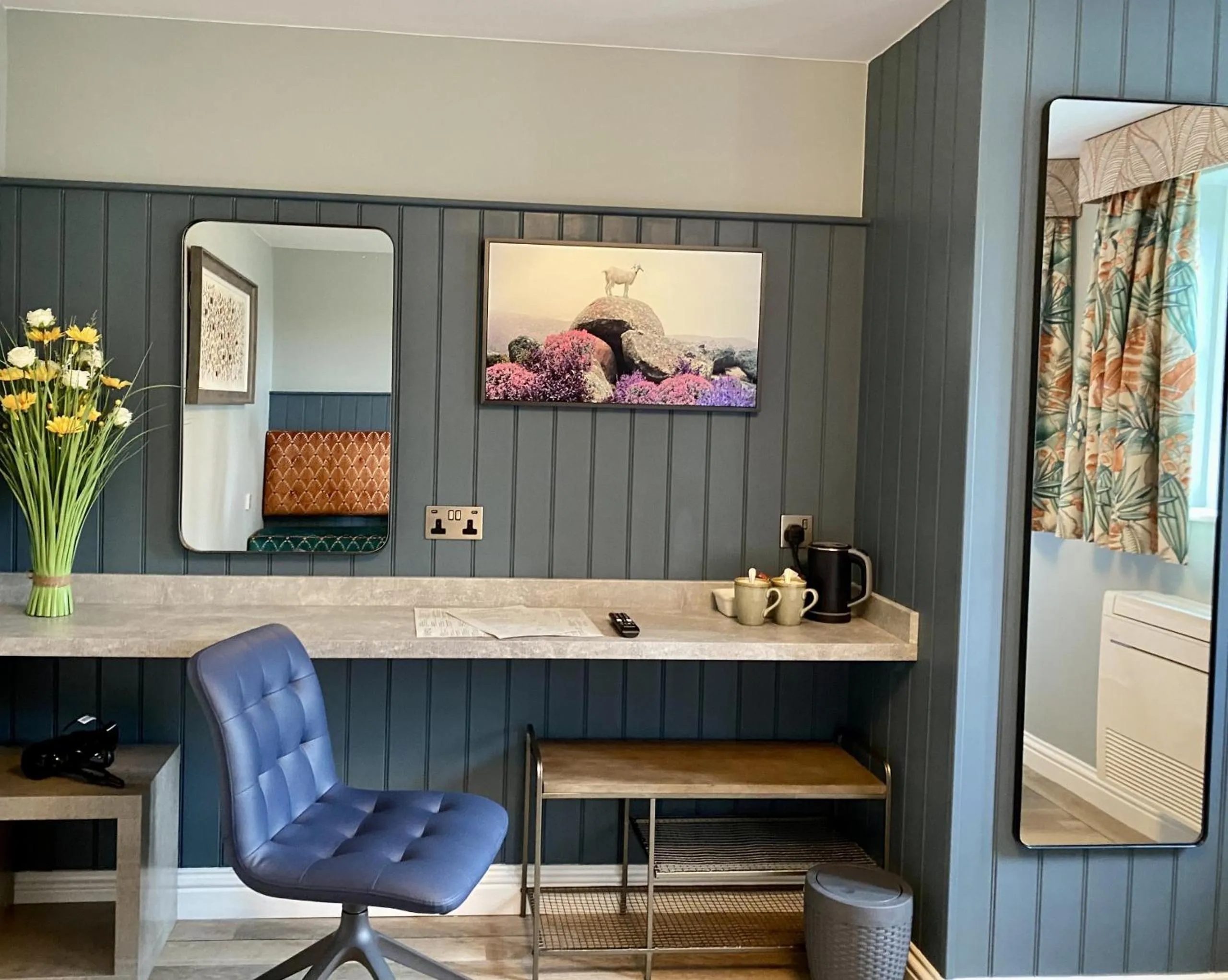 Bedroom in The White Horse Inn