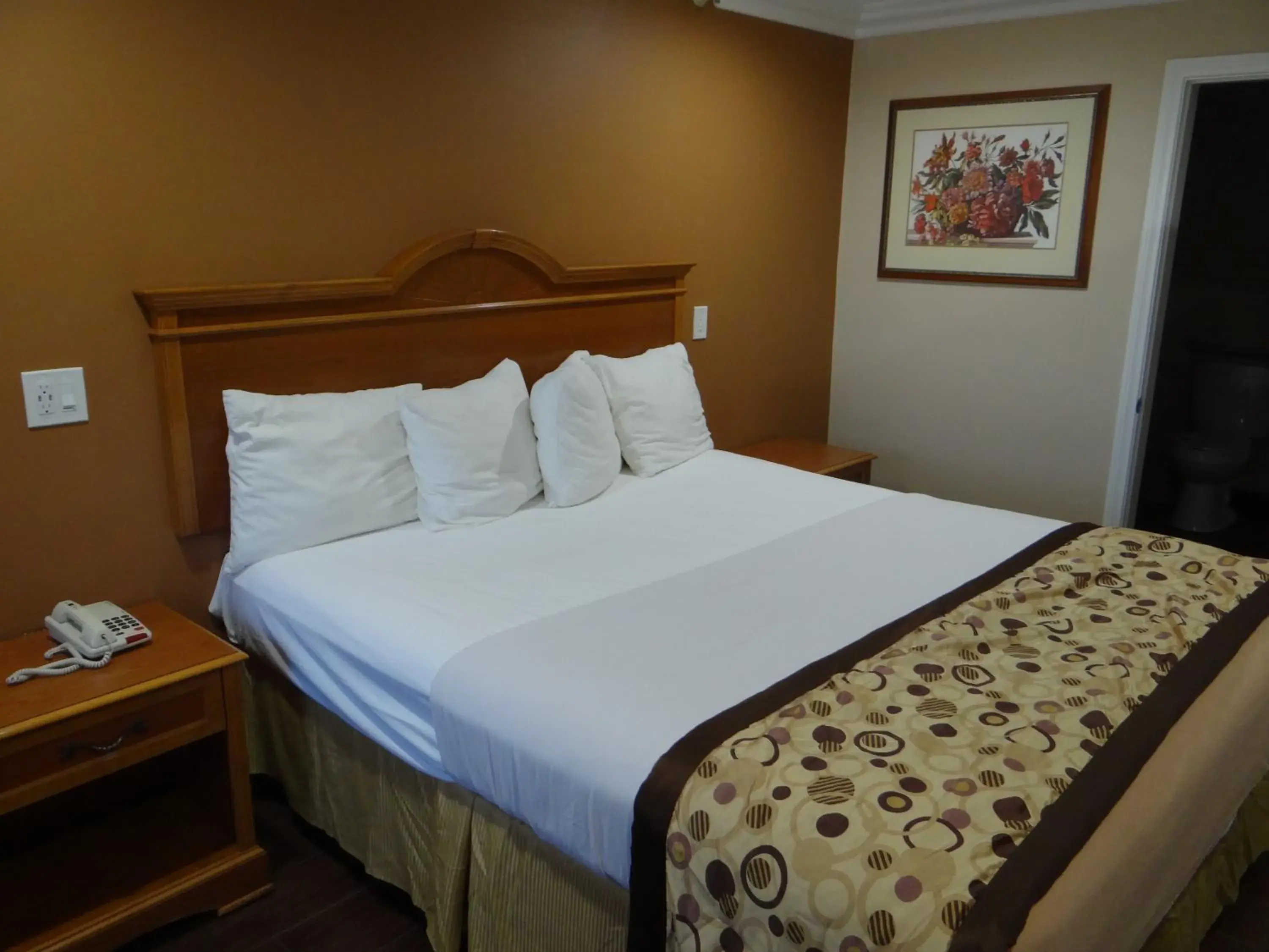 King Room - Accessible/Non-Smoking in Rodeway Inn Cypress - Buena Park King Room - Accessible/Non-Smoking in Rodeway Inn Cypress - Buena Park