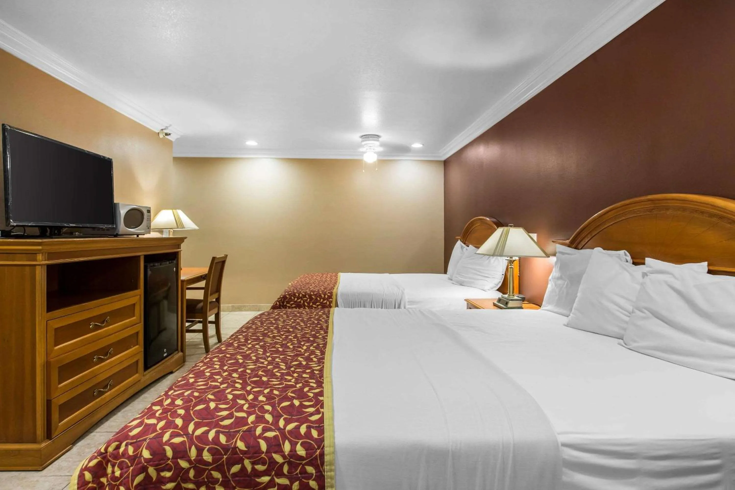 Photo of the whole room, Bed in Rodeway Inn Cypress - Buena Park