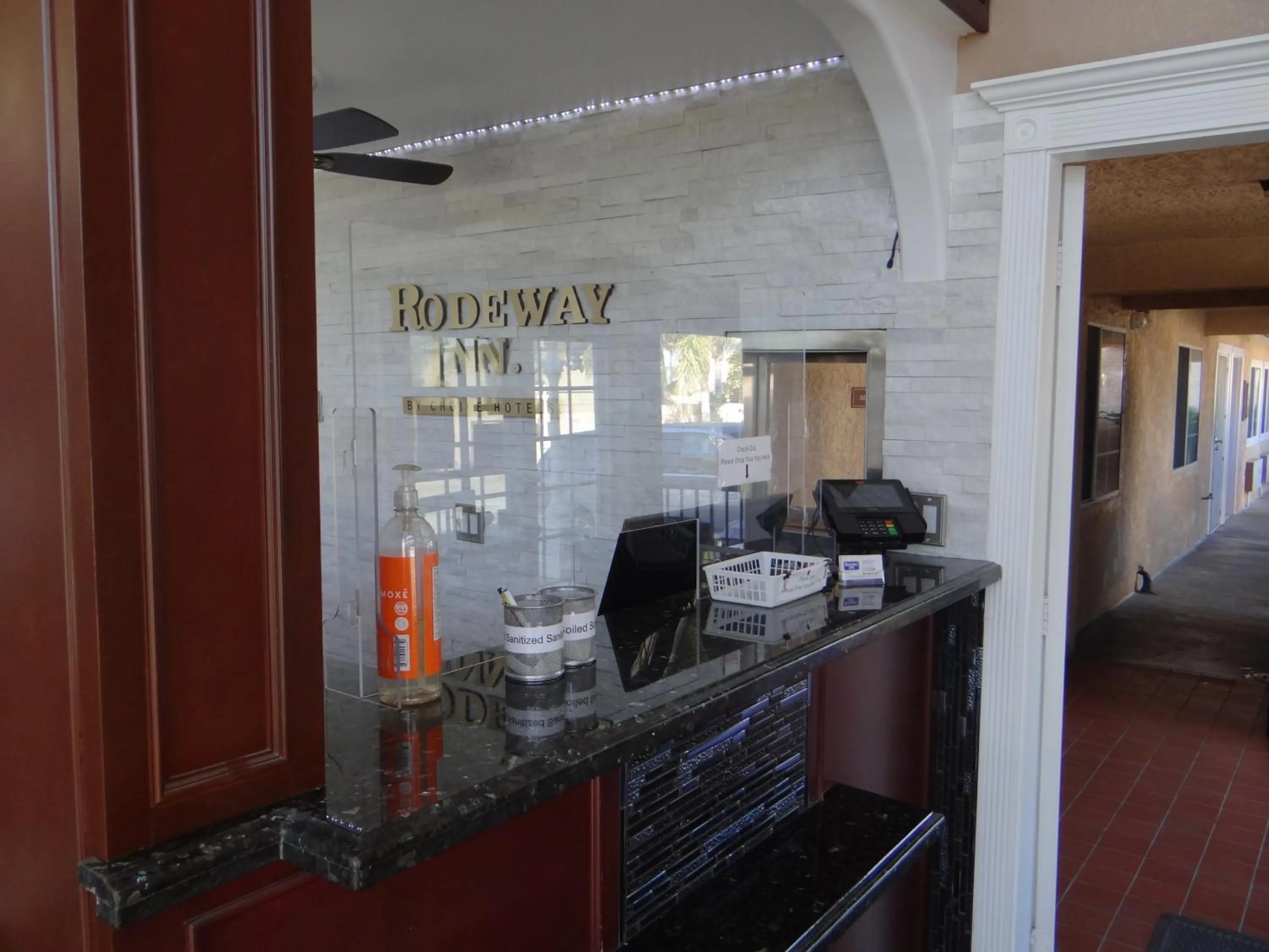 Lobby or reception in Rodeway Inn Cypress - Buena Park