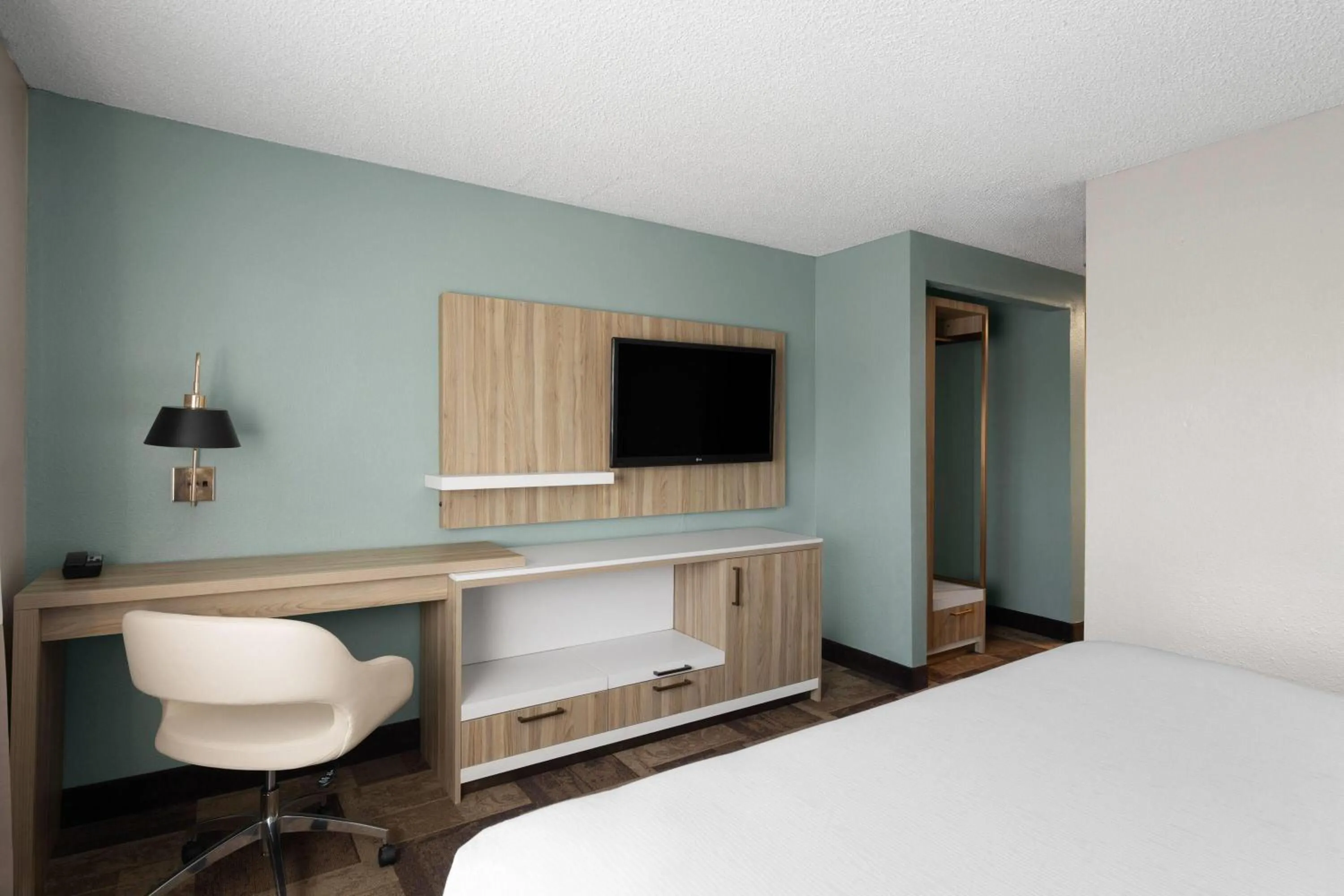 Photo of the whole room, Bed in Wyndham Garden Newark Fremont Silicon Valley