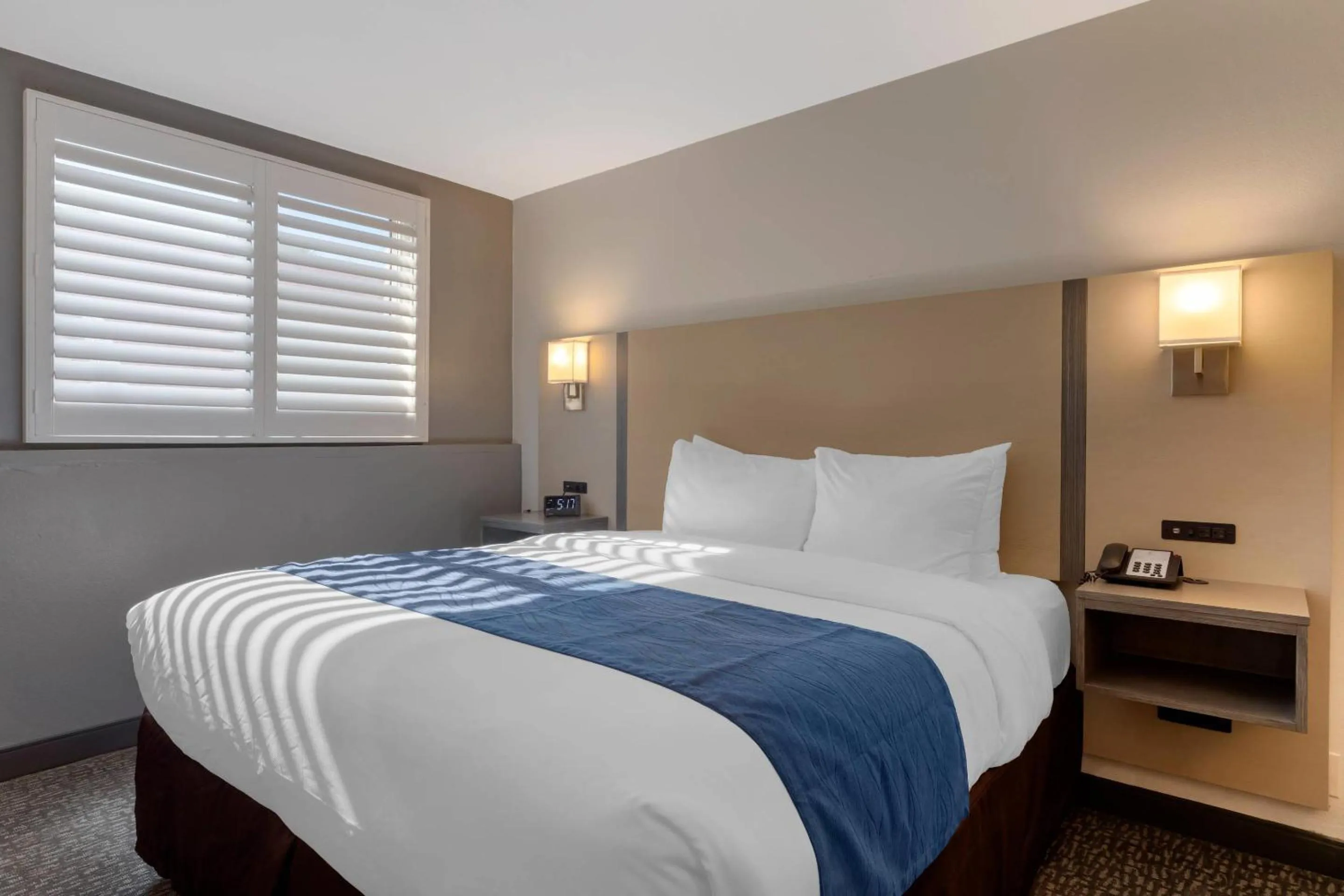 Bedroom, Bed in Comfort Inn San Diego Miramar