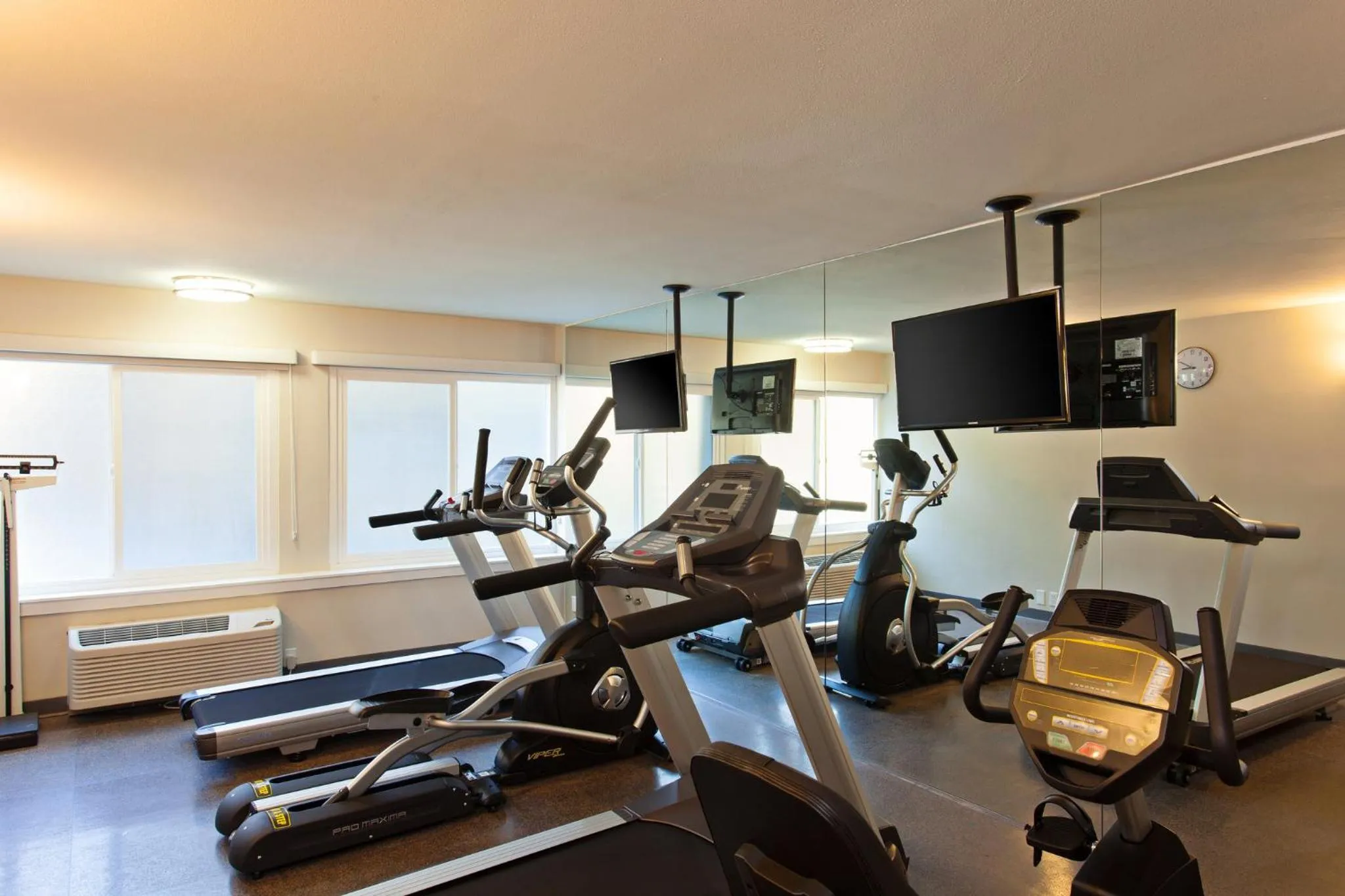 Fitness centre/facilities in Holiday Inn West Covina by IHG