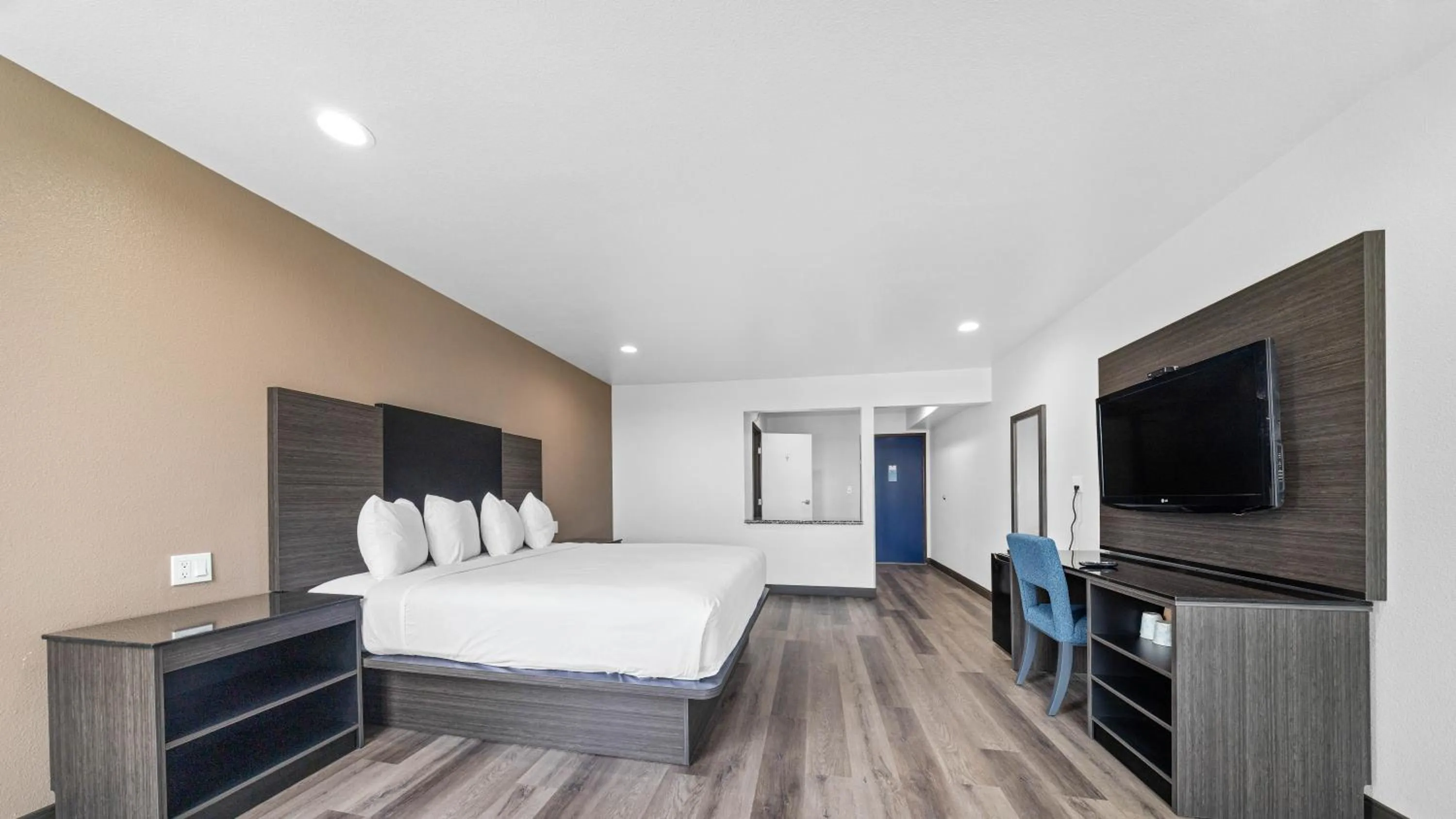 Bed in Oceanside, CA – Marina / Camp Pendleton