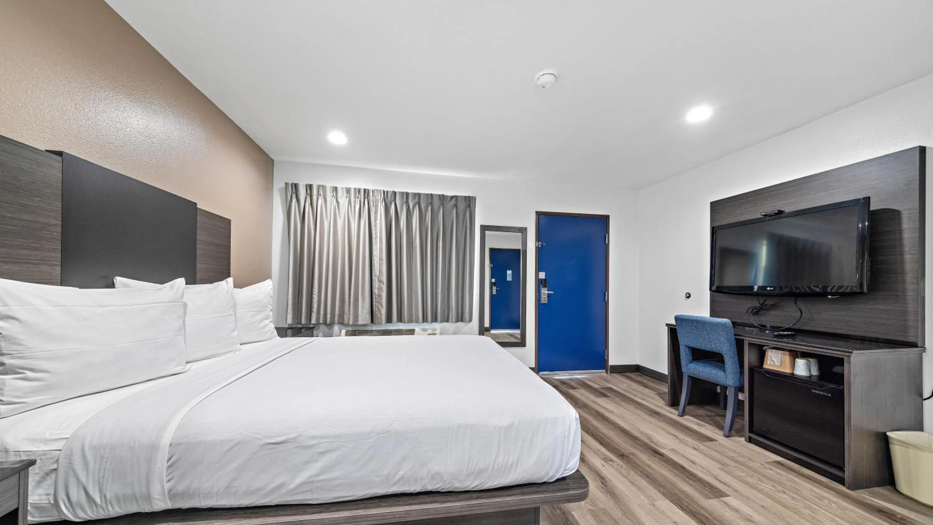 Bed in Oceanside, CA – Marina / Camp Pendleton