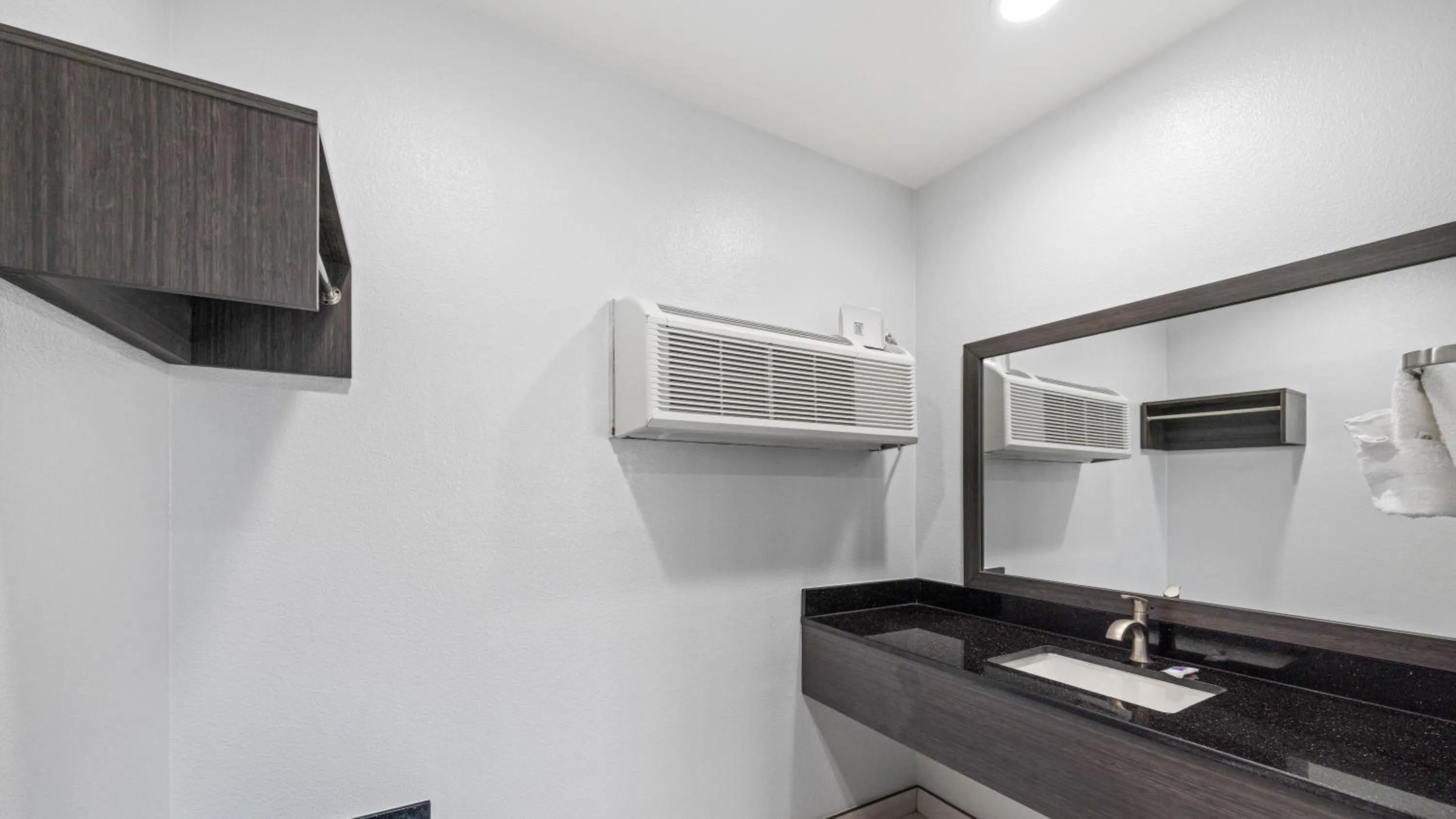 Area and facilities in Oceanside, CA – Marina / Camp Pendleton