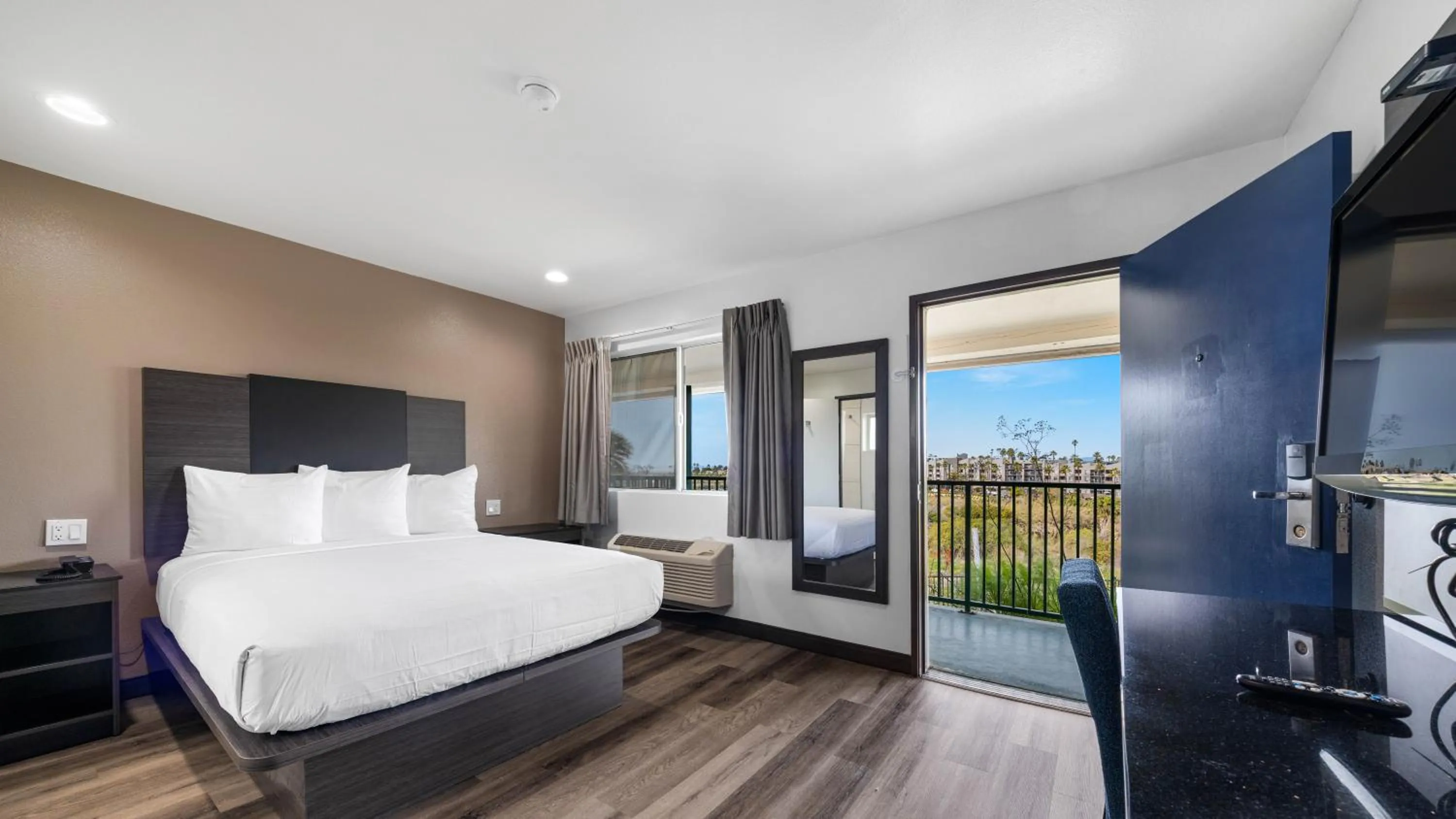 Bedroom, Bed in Oceanside, CA – Marina / Camp Pendleton