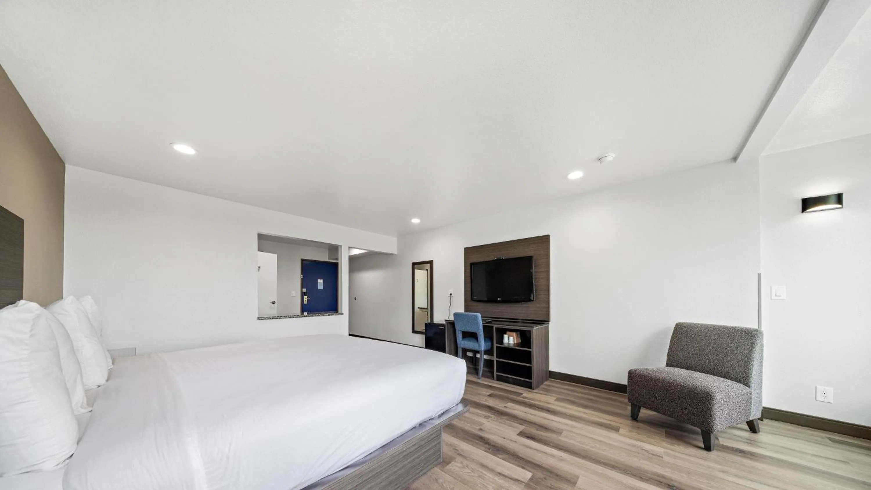 Bed in Oceanside, CA – Marina / Camp Pendleton