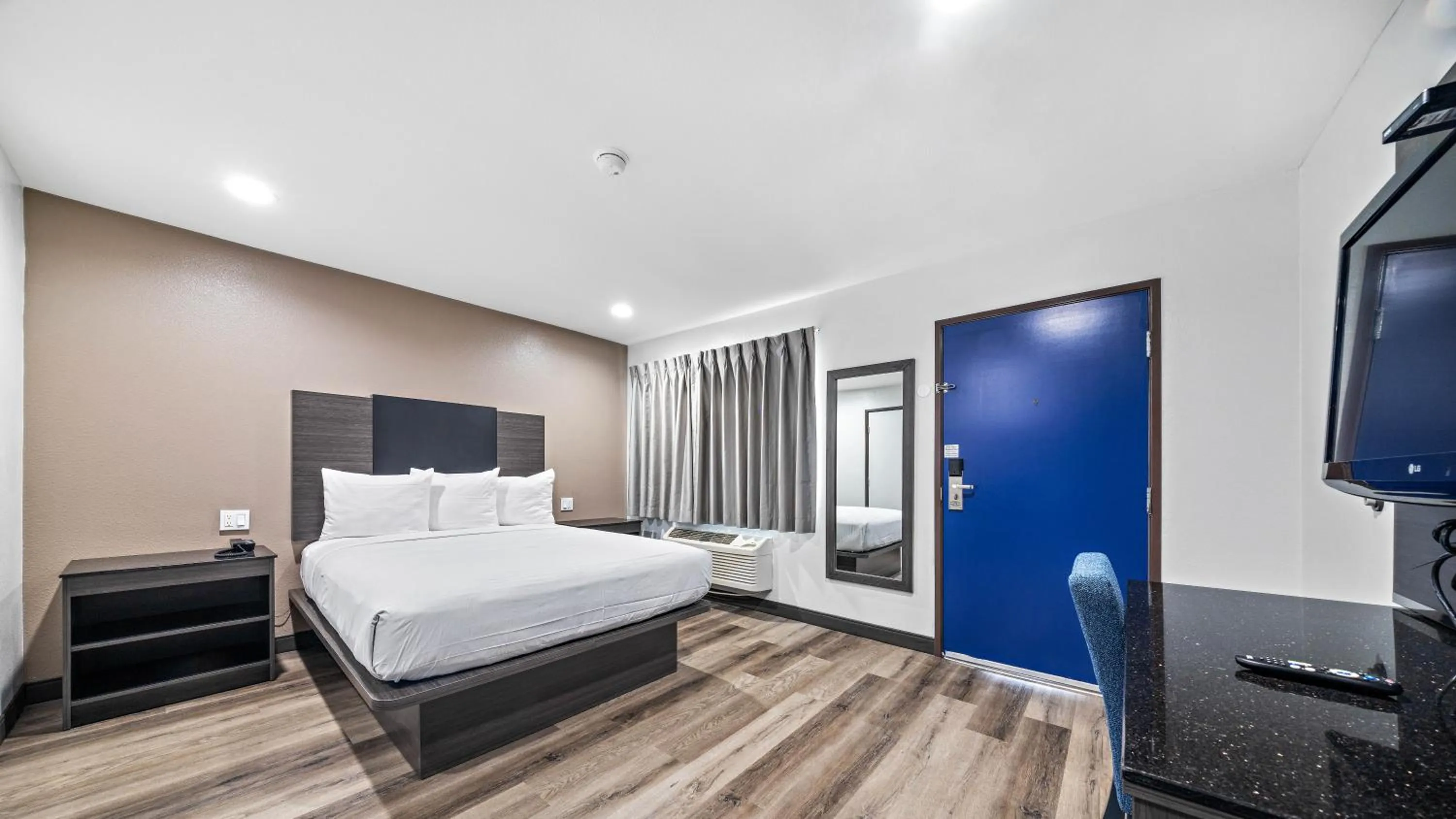 Bed in Oceanside, CA – Marina / Camp Pendleton