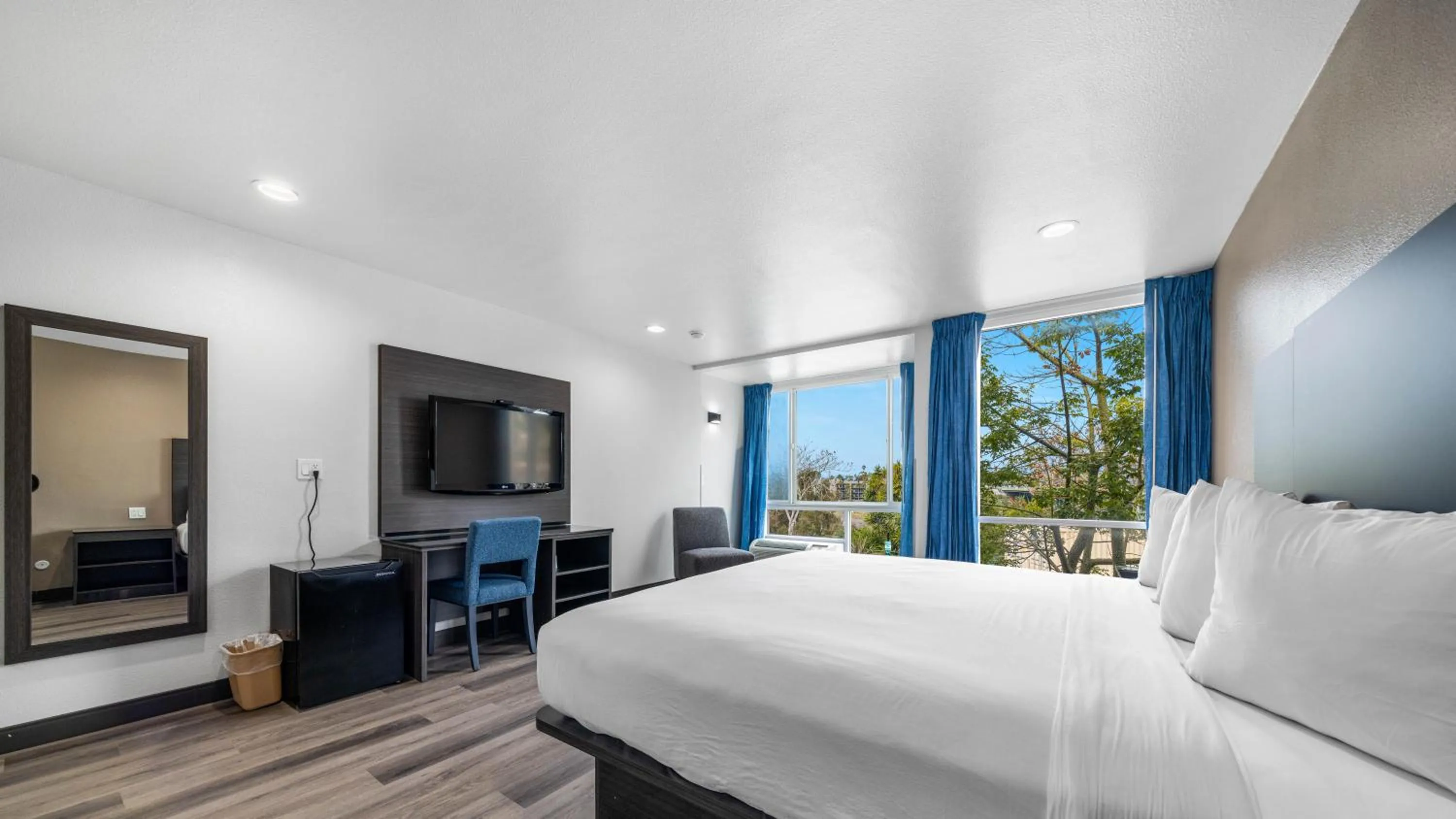 Bedroom, Bed in Oceanside, CA – Marina / Camp Pendleton