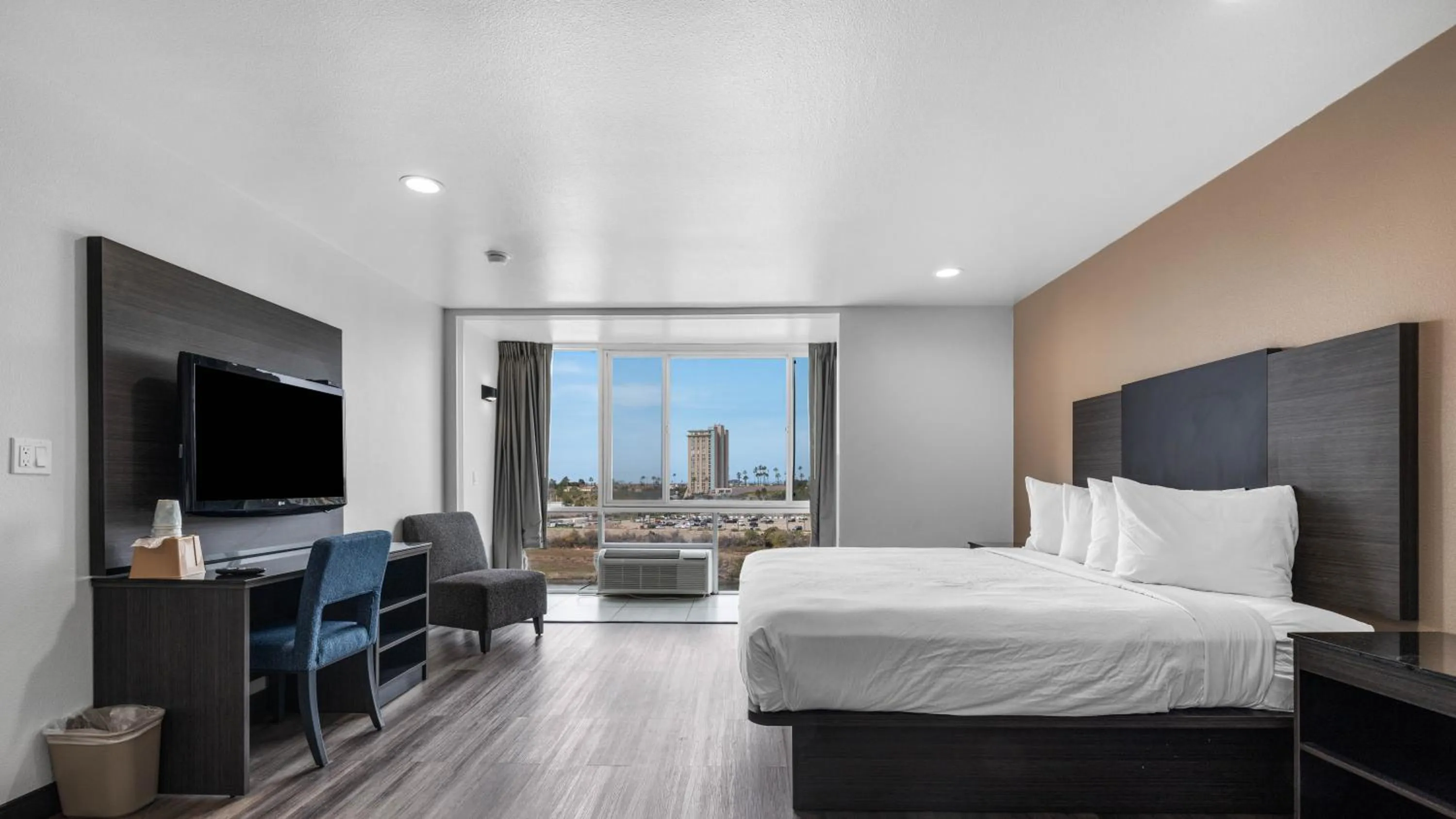 Bed in Oceanside, CA – Marina / Camp Pendleton