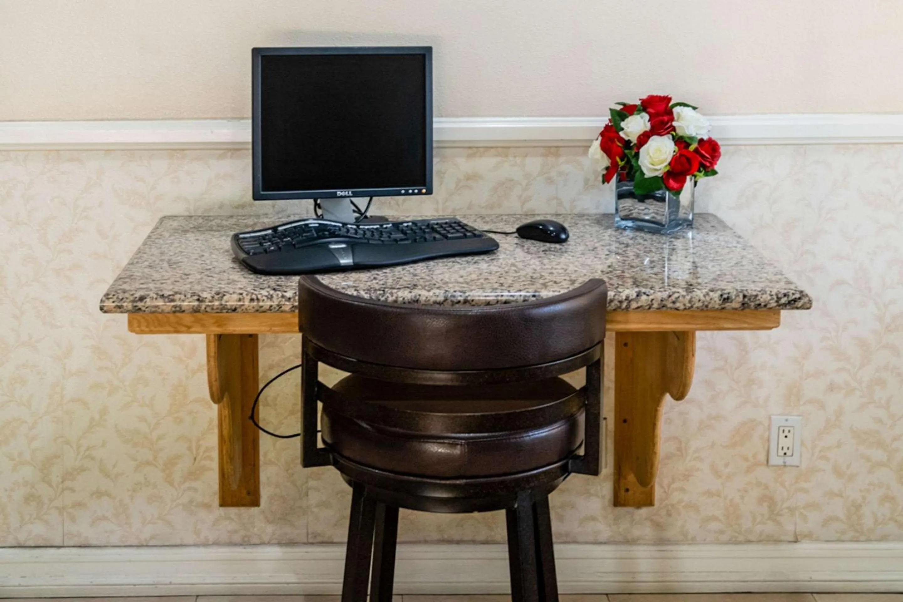 Business facilities in Rodeway Inn & Suites Colton-Riverside