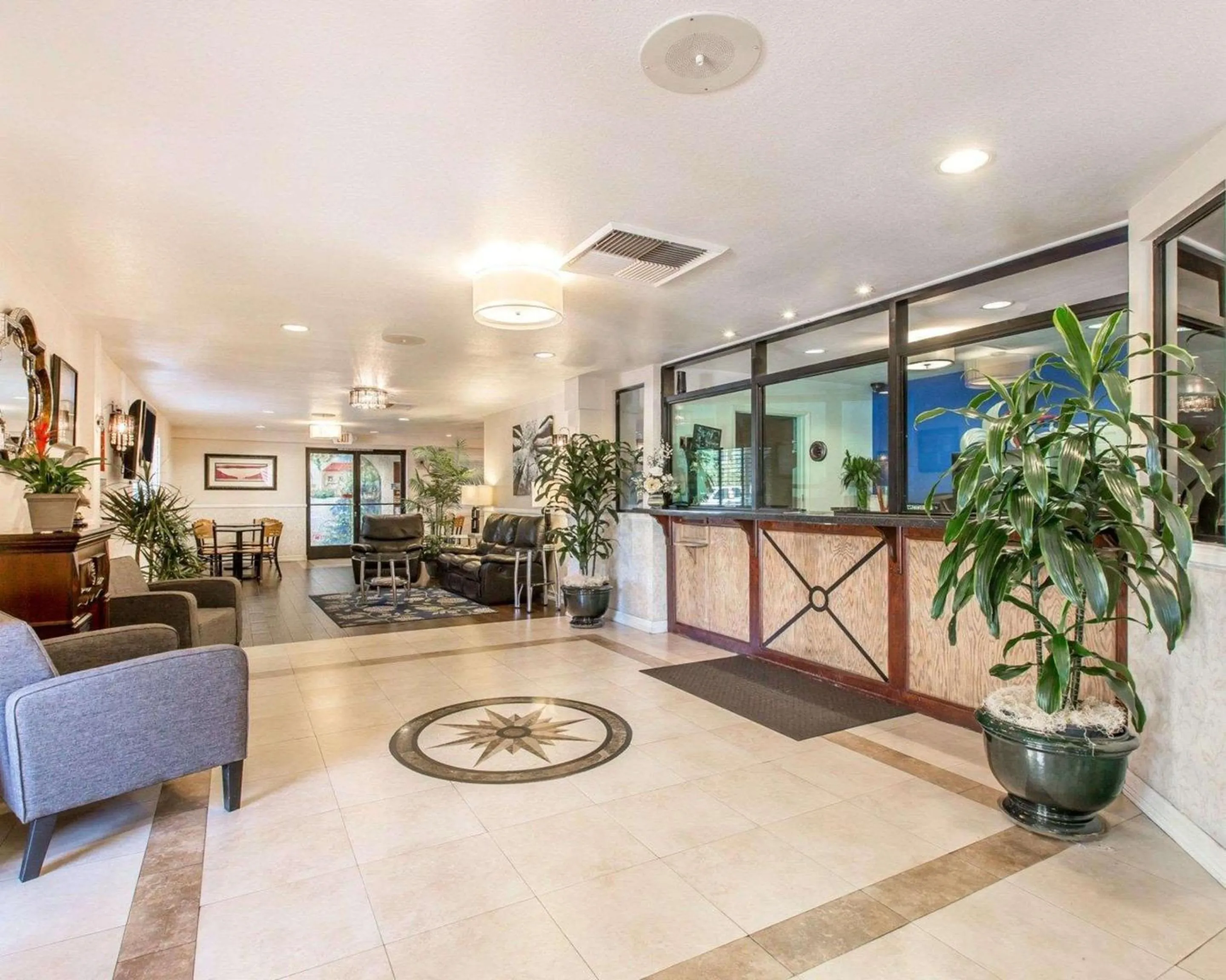 Lobby or reception in Rodeway Inn & Suites Colton-Riverside