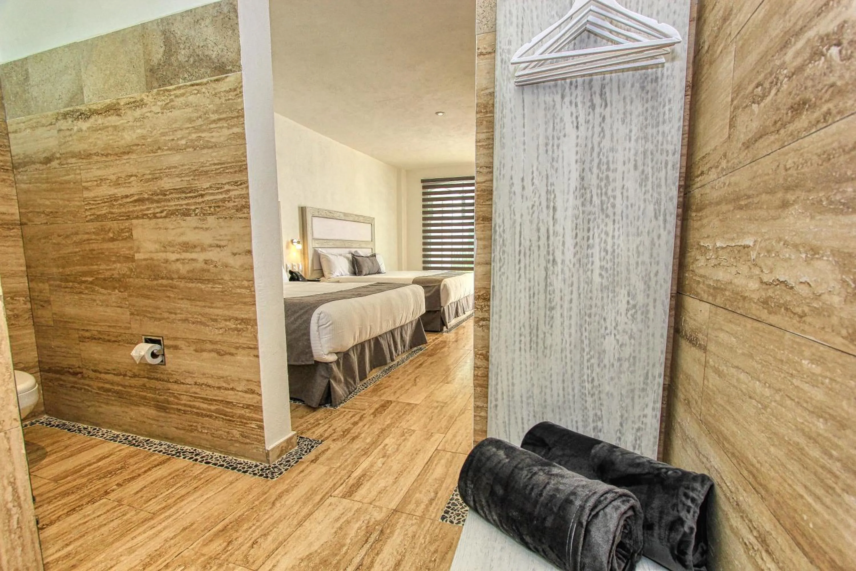 Bed in Hotel Splash Inn