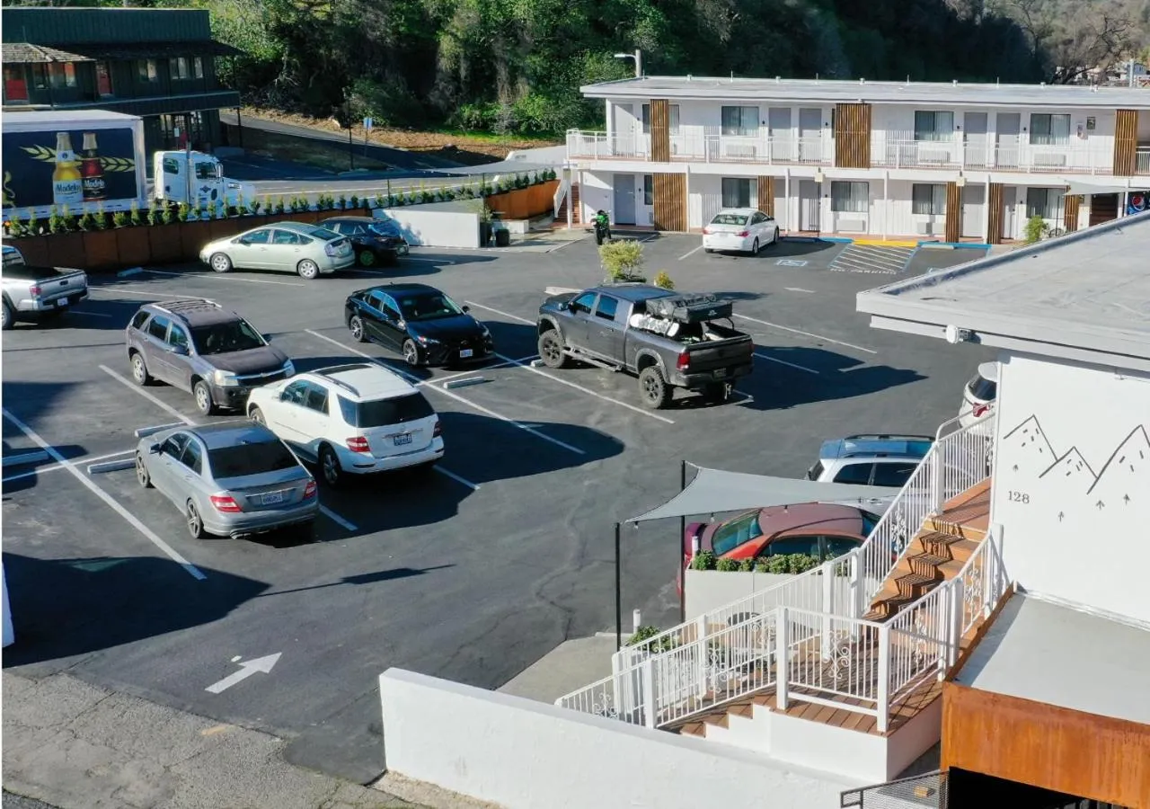 Parking in Hotel Lumberjack - Sonora