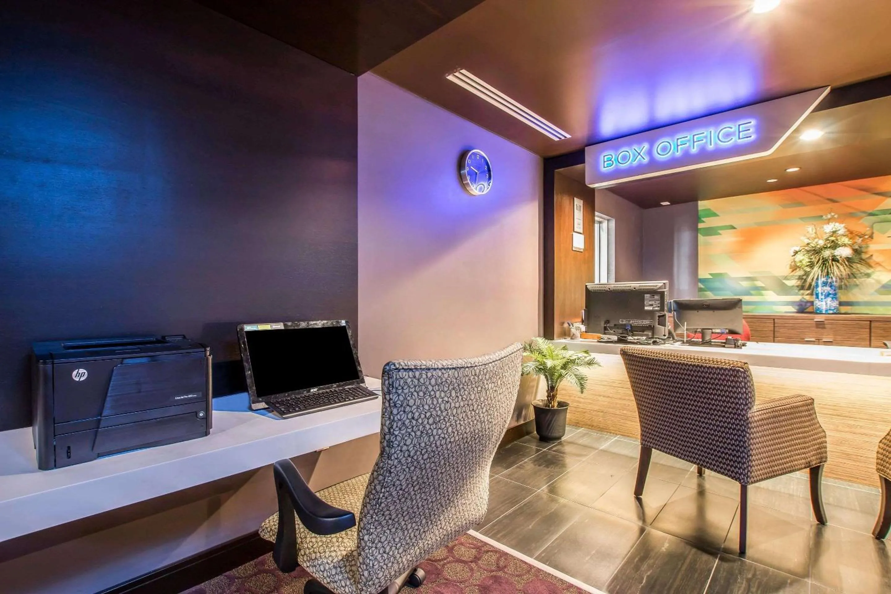 Business facilities in Tilt Hotel Universal-Hollywood, an Ascend Collection Hotel