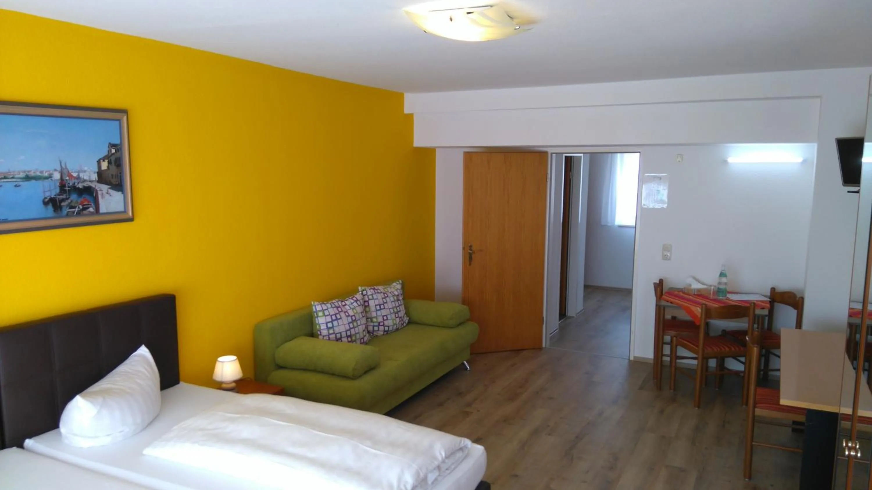 Photo of the whole room, Bed in Hotel Arheilger Hof