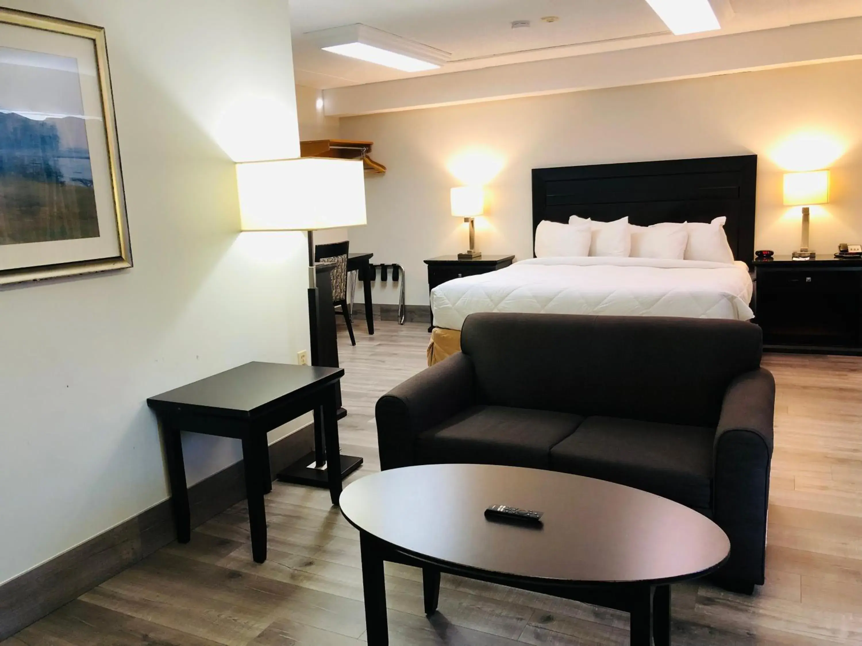 King Suite - Non-Smoking in Travelodge by Wyndham Welland King Suite - Non-Smoking in Travelodge by Wyndham Welland