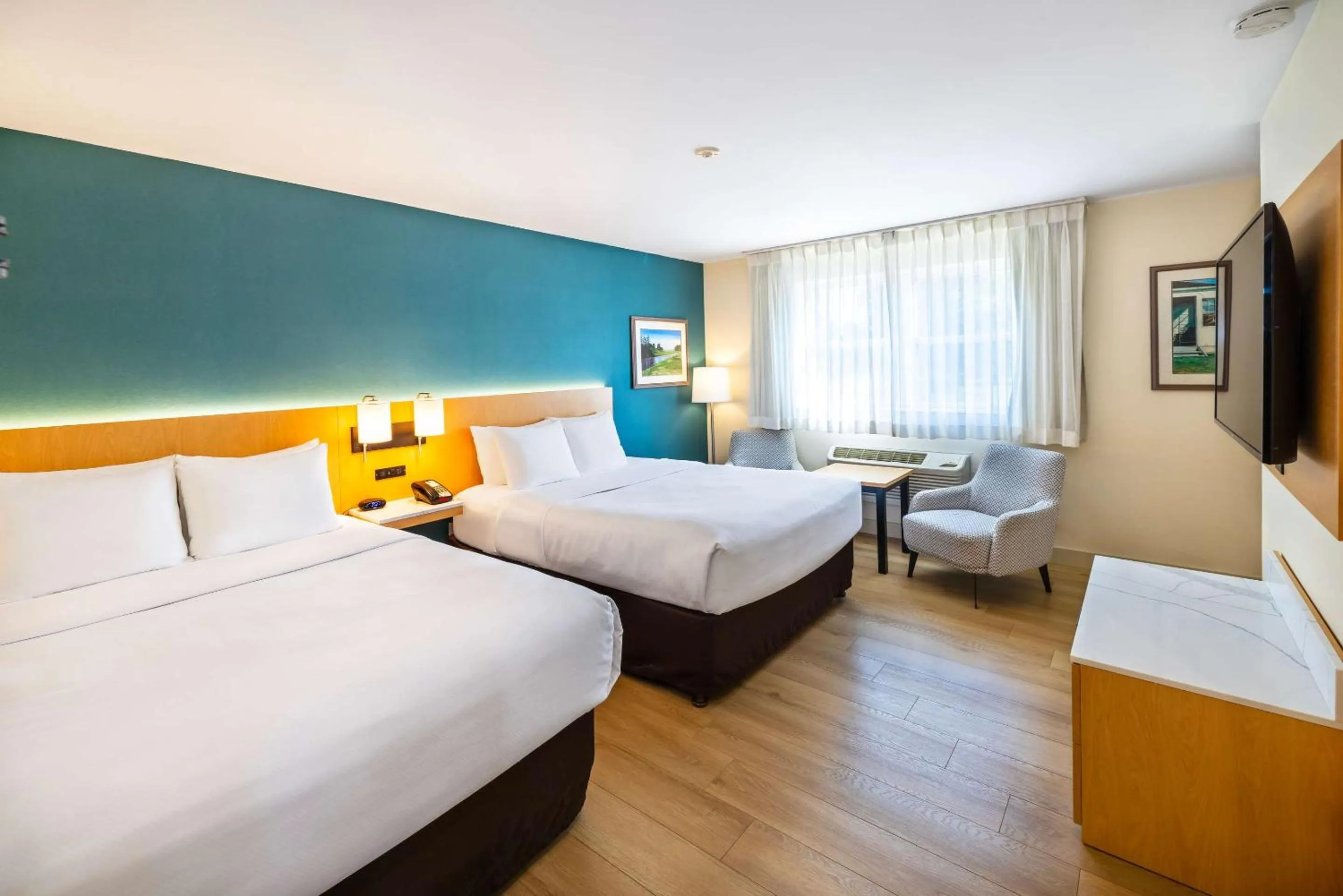 Bedroom, Bed in Quality Inn & Suites Garden of the Gulf