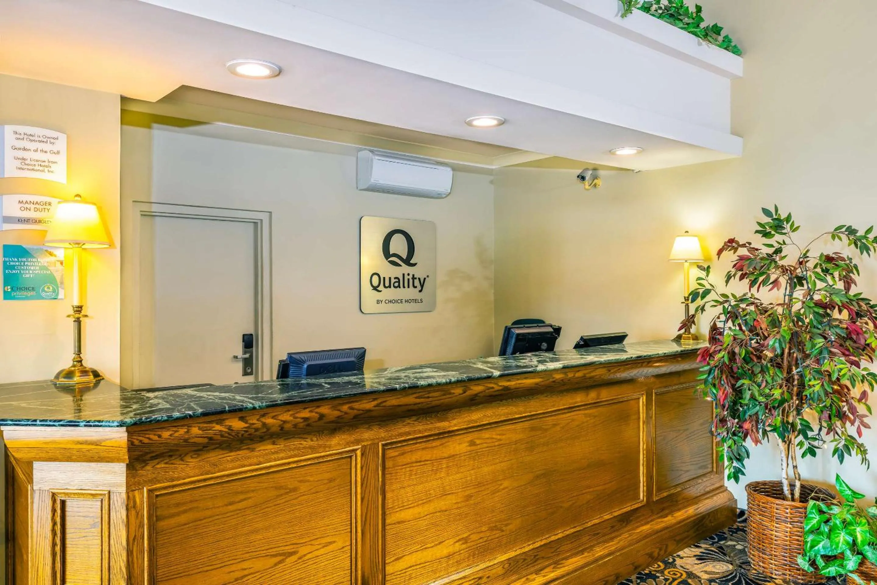 Lobby or reception in Quality Inn & Suites Garden of the Gulf