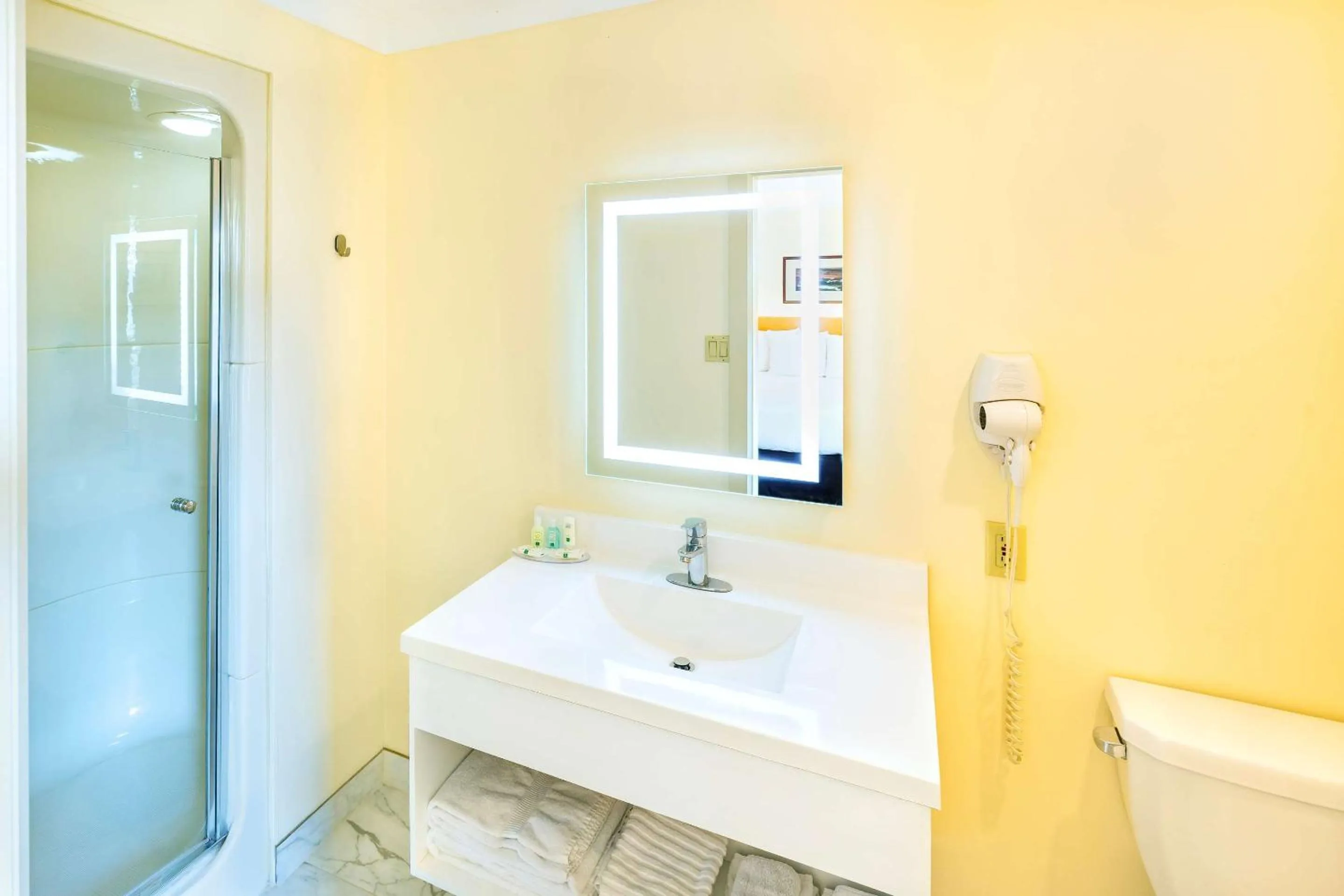 Bedroom in Quality Inn & Suites Garden of the Gulf