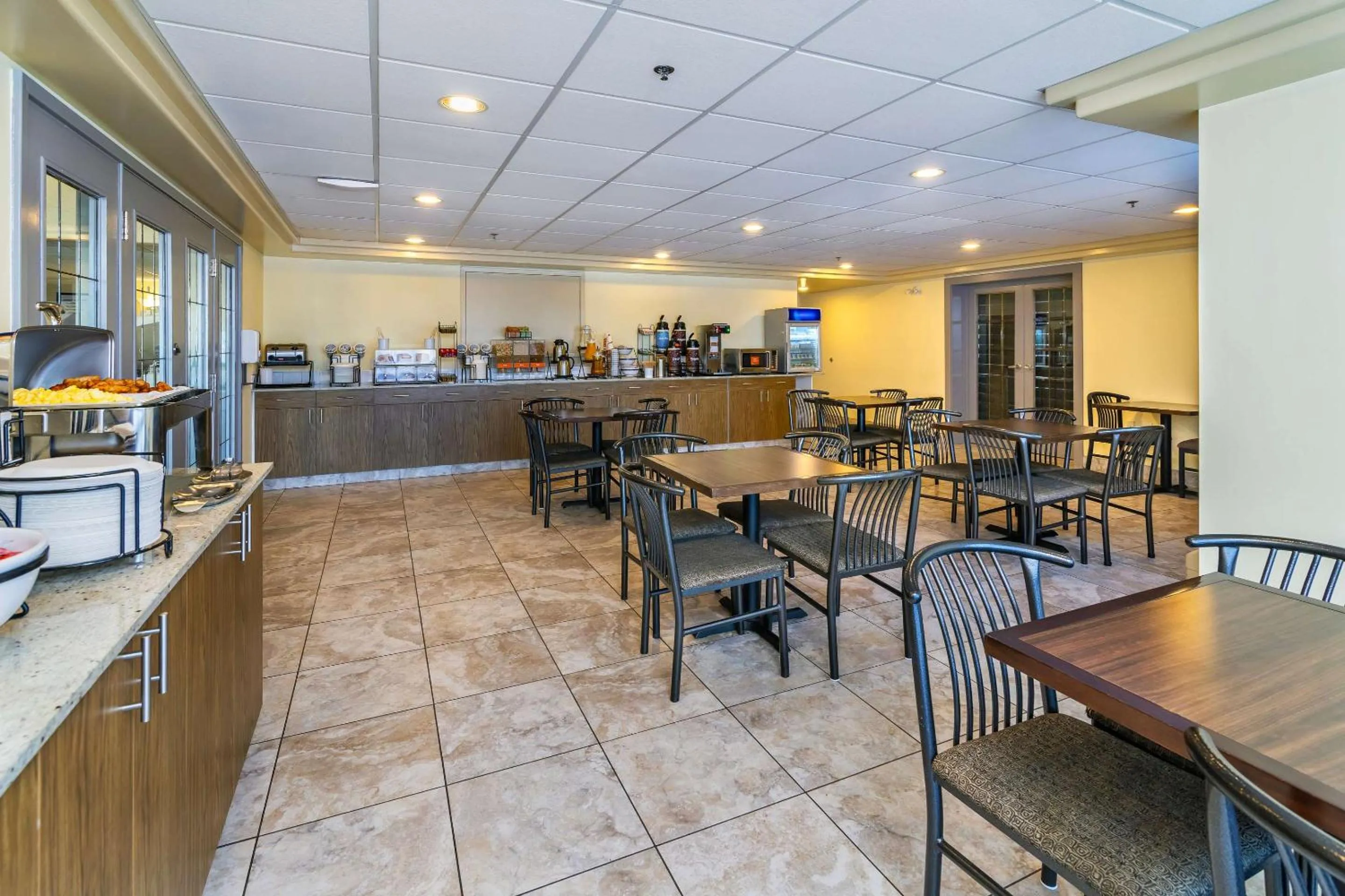 Breakfast in Comfort Inn & Suites