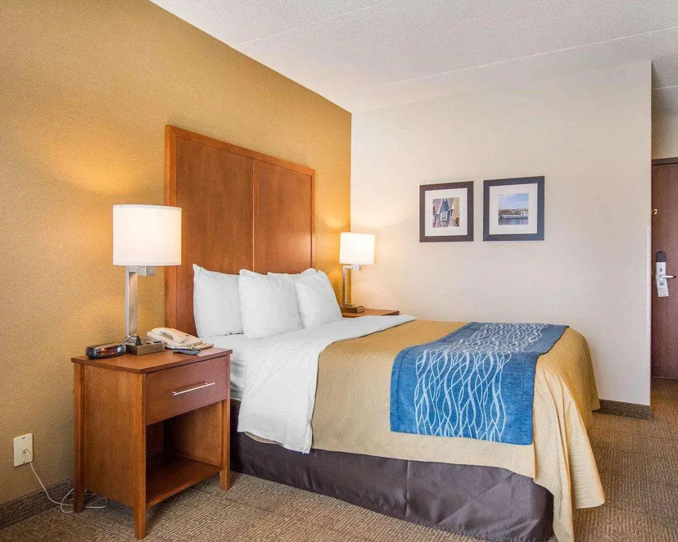 Queen Room - Ground Floor - Non-Smoking in Comfort Inn Queen Room - Ground Floor - Non-Smoking in Comfort Inn