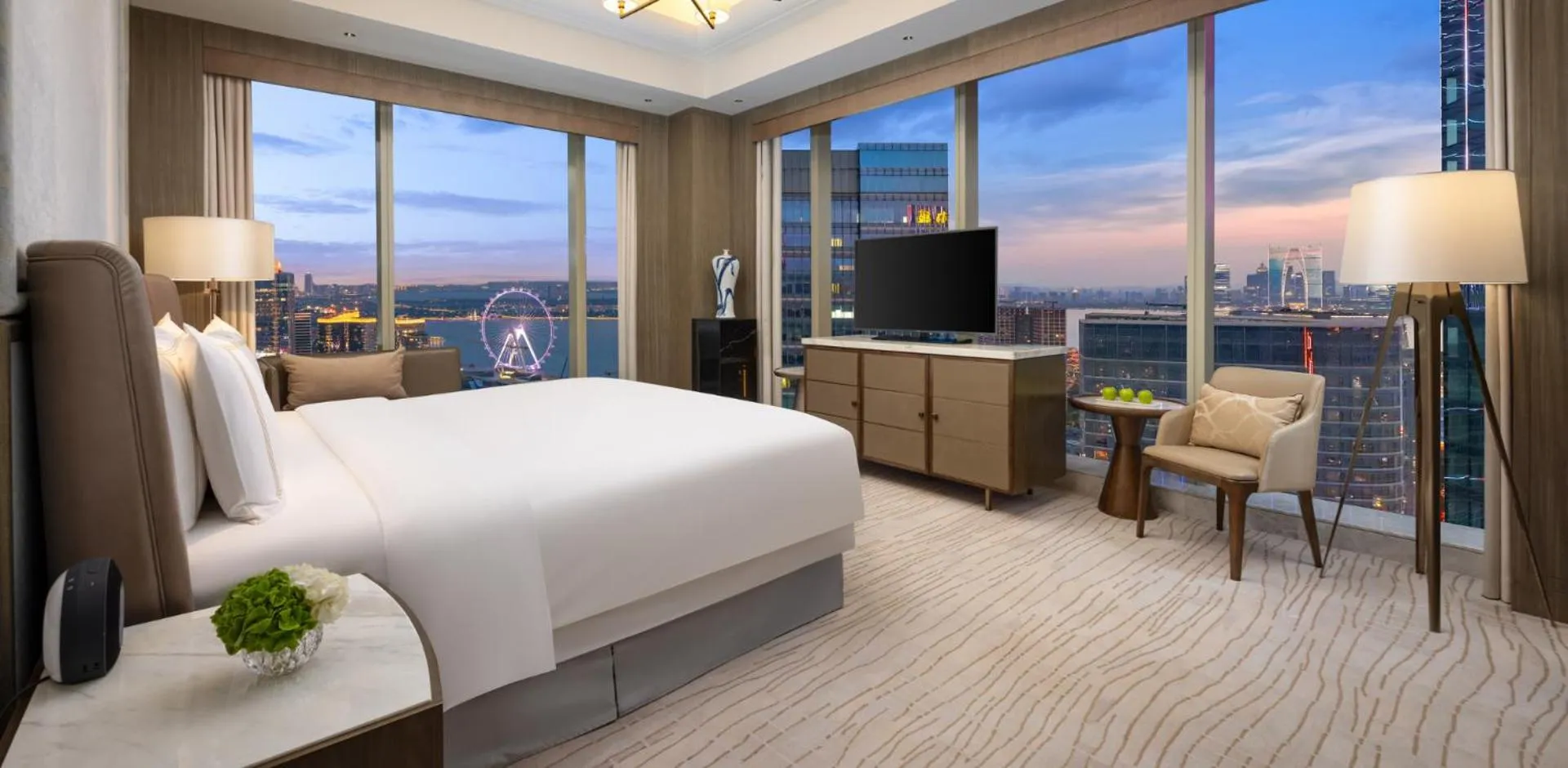 Bed in Shangri-La Yuanqu, Suzhou