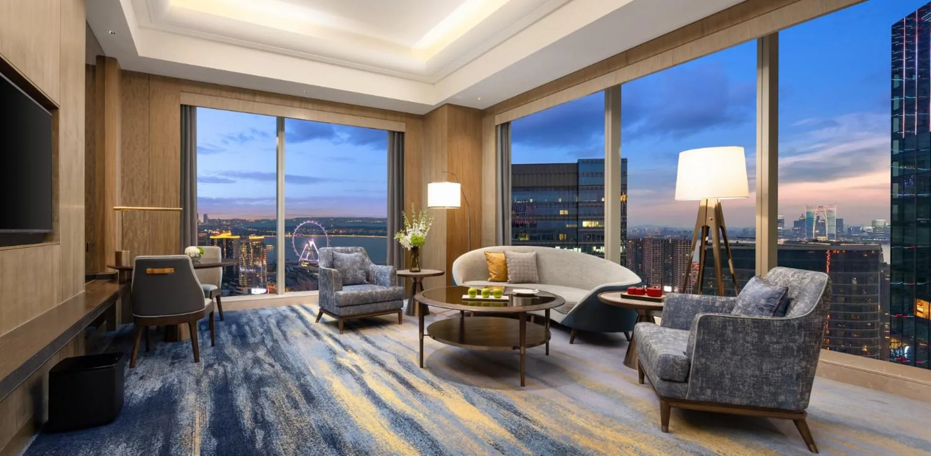 Communal lounge/ TV room in Shangri-La Yuanqu, Suzhou