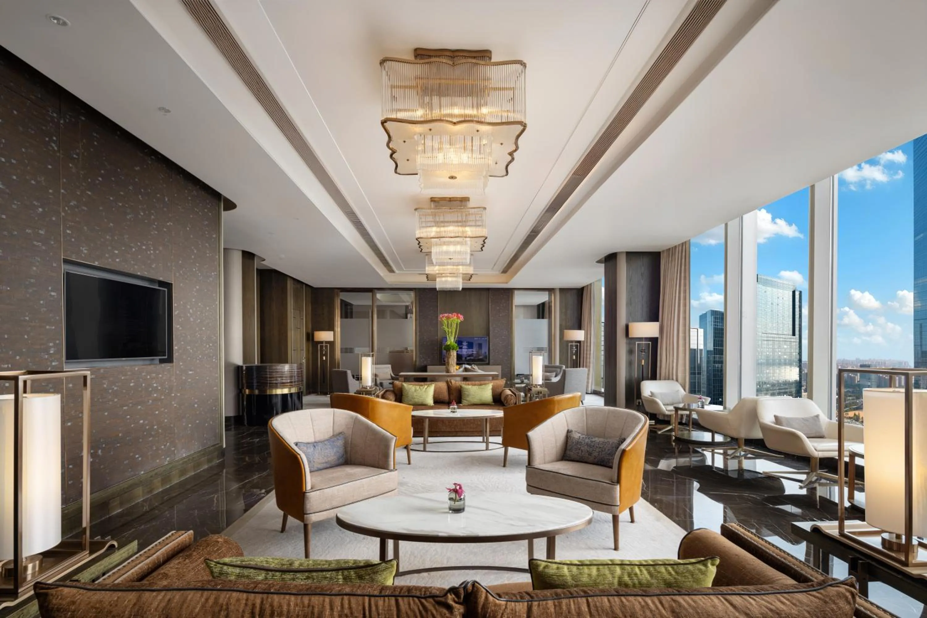 Communal lounge/ TV room in Shangri-La Yuanqu, Suzhou