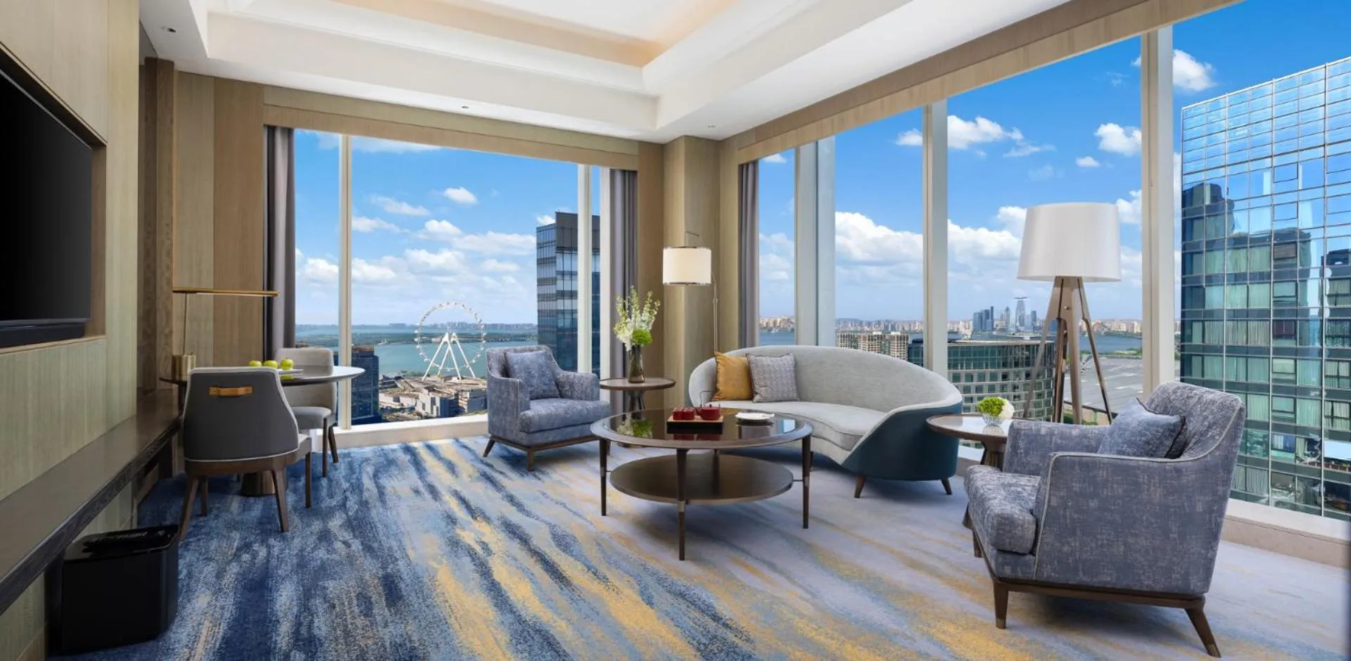 Communal lounge/ TV room in Shangri-La Yuanqu, Suzhou