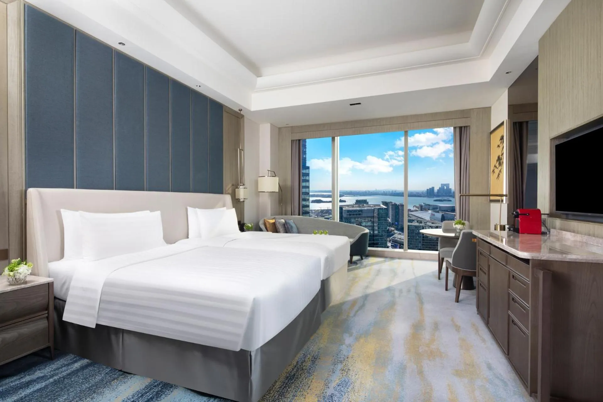 Photo of the whole room, Bed in Shangri-La Yuanqu, Suzhou