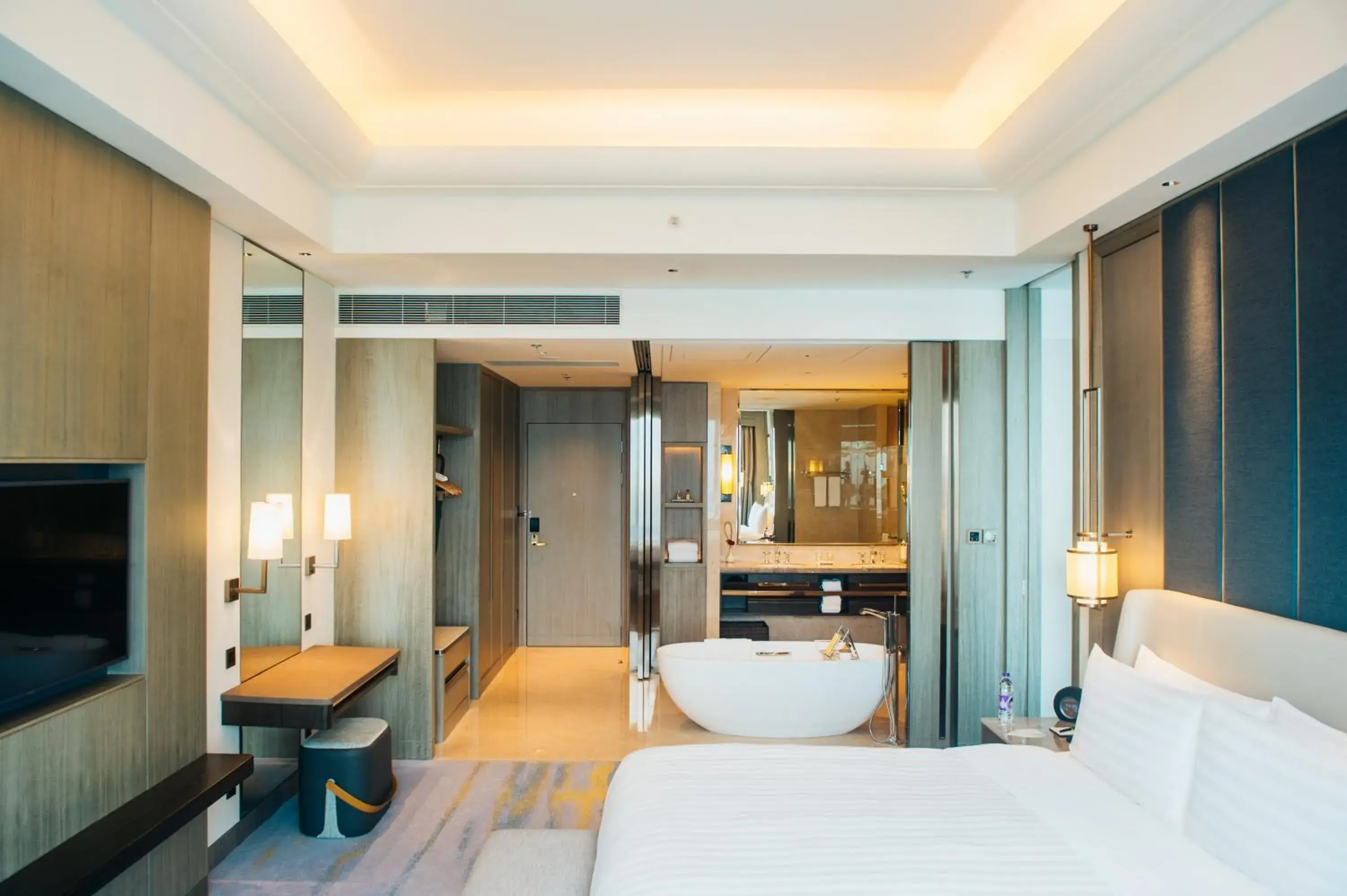 Horizon Deluxe King Room in Shangri-La Yuanqu, Suzhou Horizon Deluxe King Room in Shangri-La Yuanqu, Suzhou